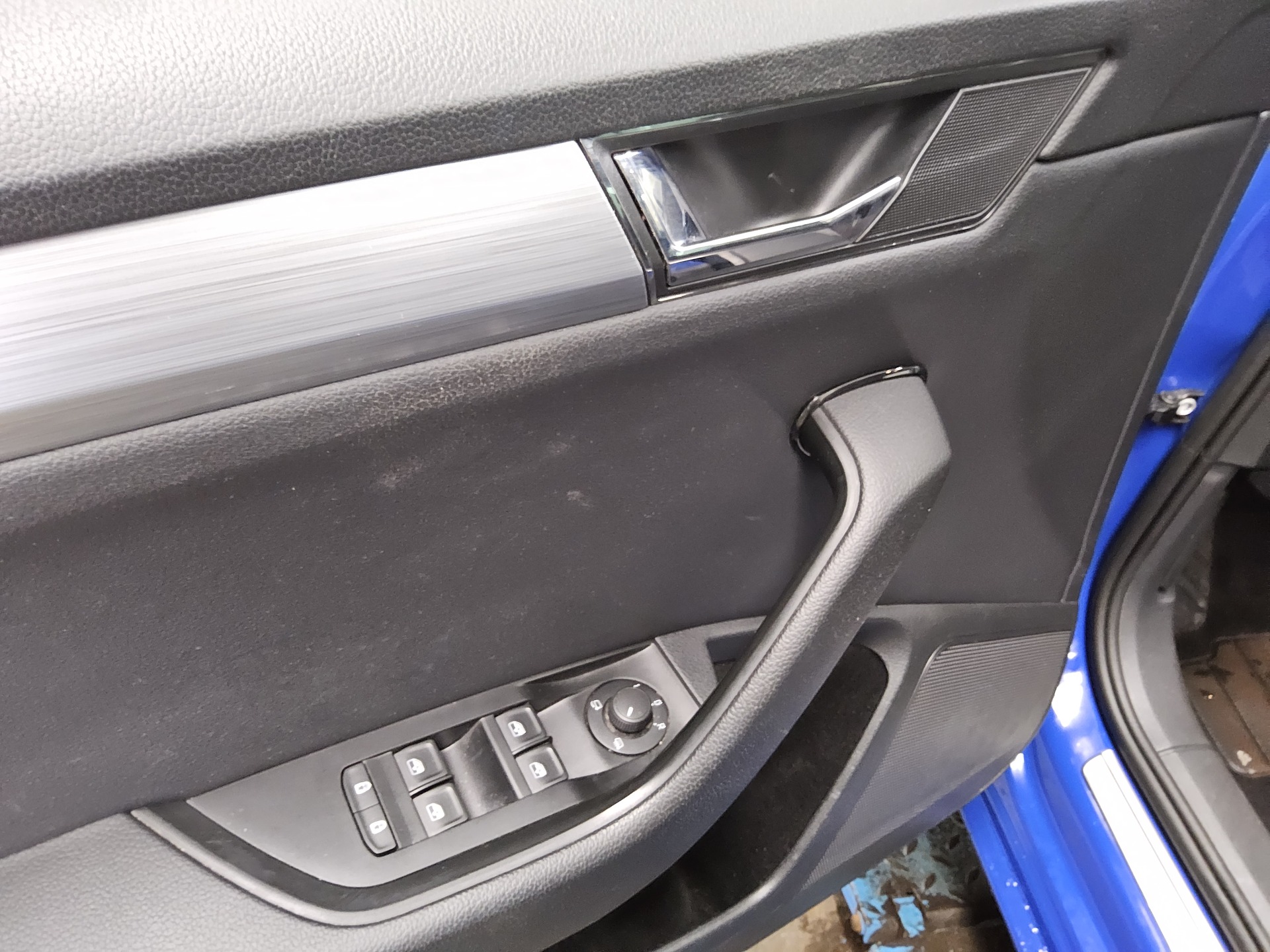 Skoda Superb Kombi 2.0 TDI Ambition Navi LED vc AHK 10