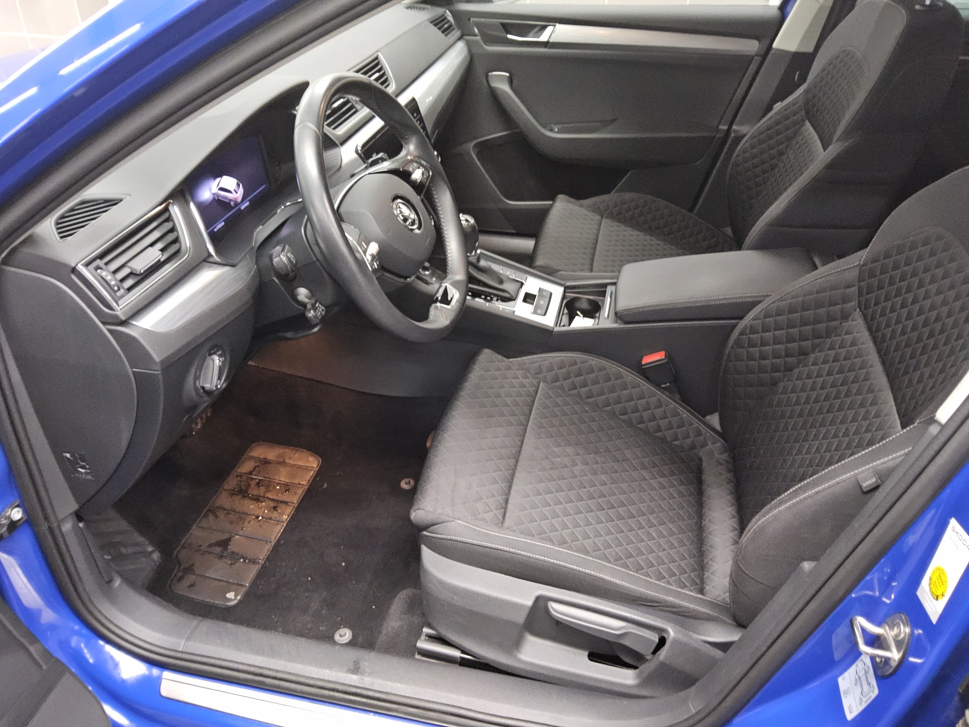 Skoda Superb Kombi 2.0 TDI Ambition Navi LED vc AHK 9