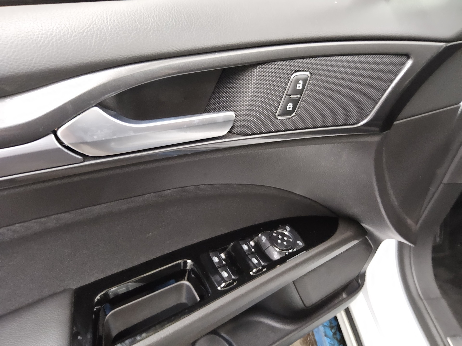 Ford Mondeo Turnier 2.0 EB Titanium Navi LED RFK DAB 9