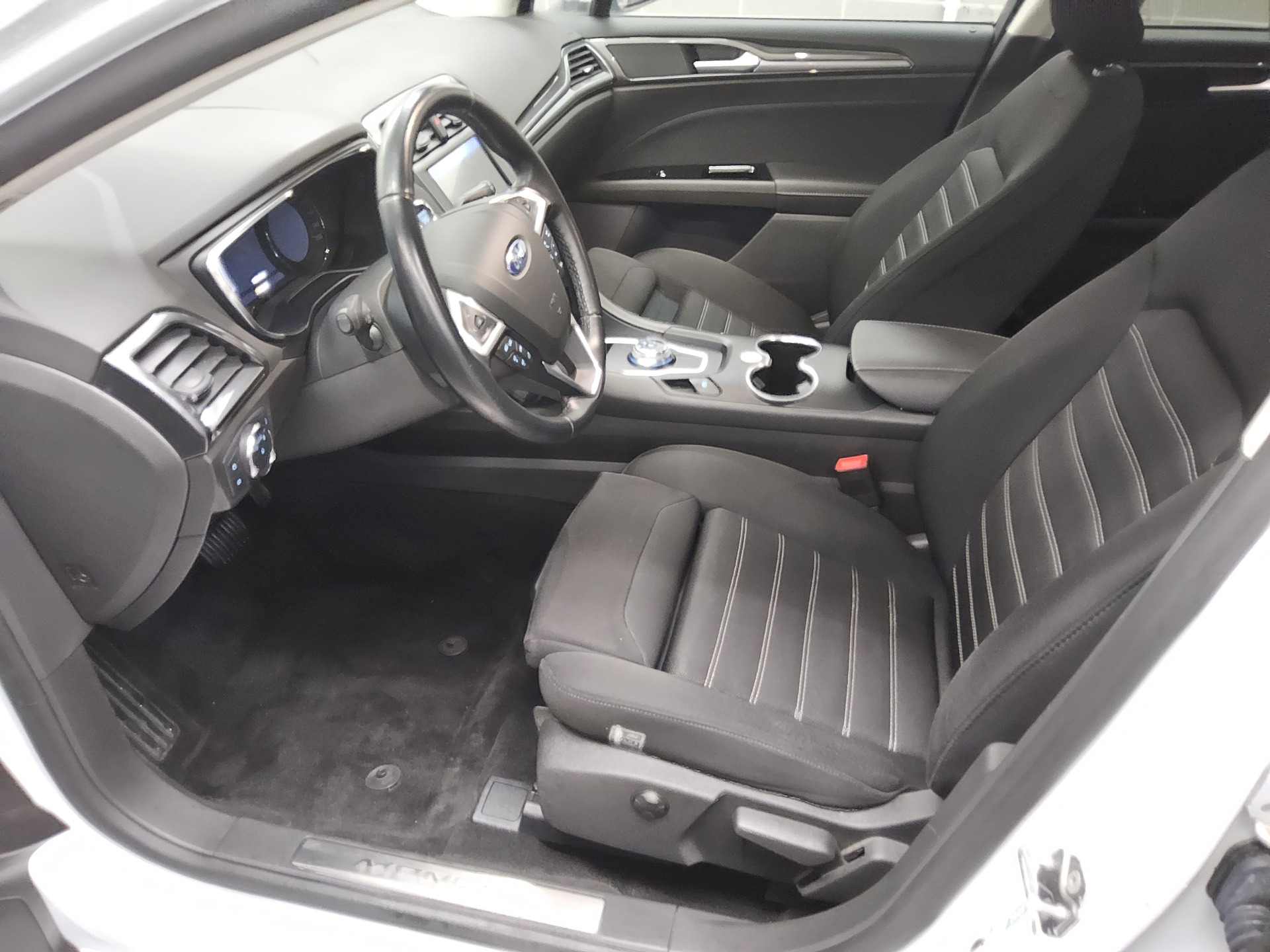 Ford Mondeo Turnier 2.0 EB Titanium Navi LED RFK DAB 8