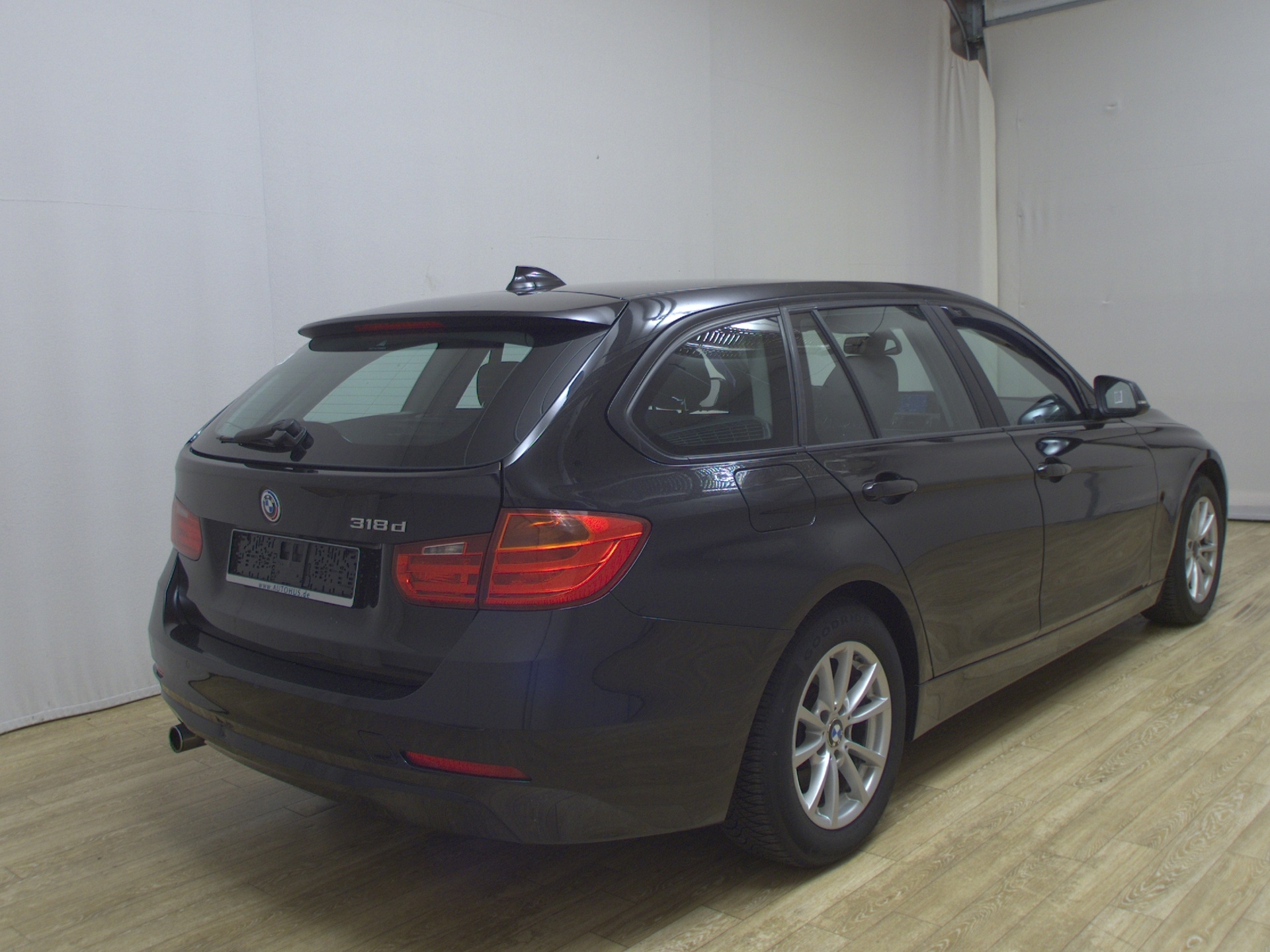 BMW 318d Touring Navi PDC SHZ 4