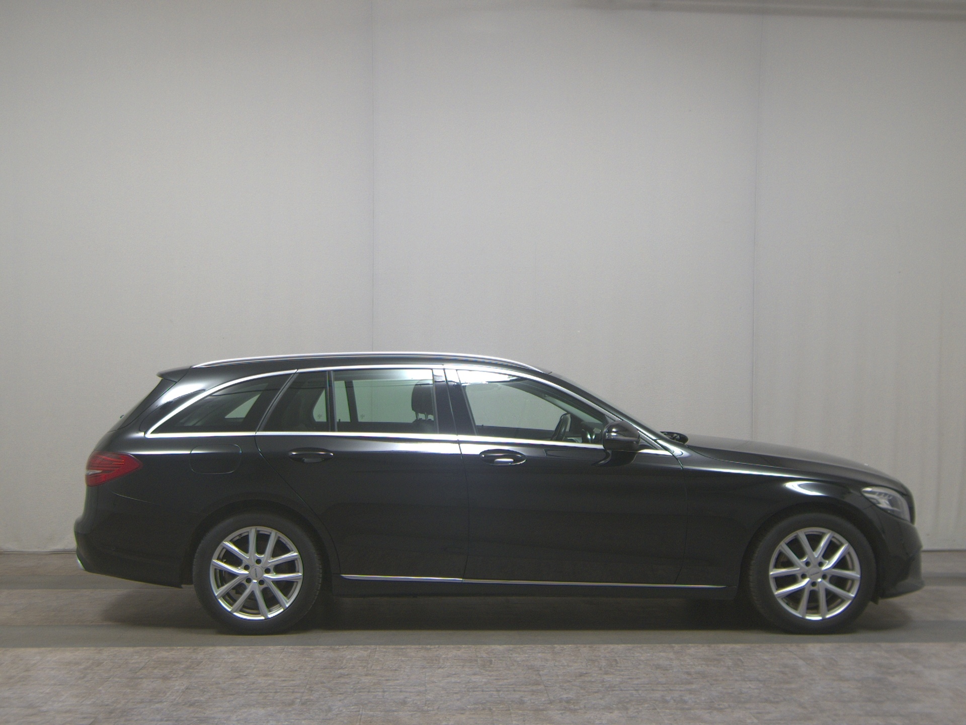 Mercedes-Benz C 220 T d Avantgarde Navi LED RfK Distronic+