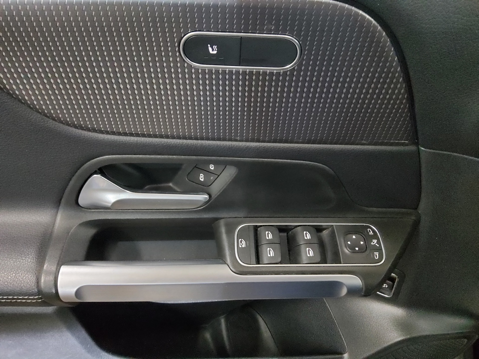 Mercedes-Benz GLB 200 d Progressive Navi AHK LED Distronic+ 10