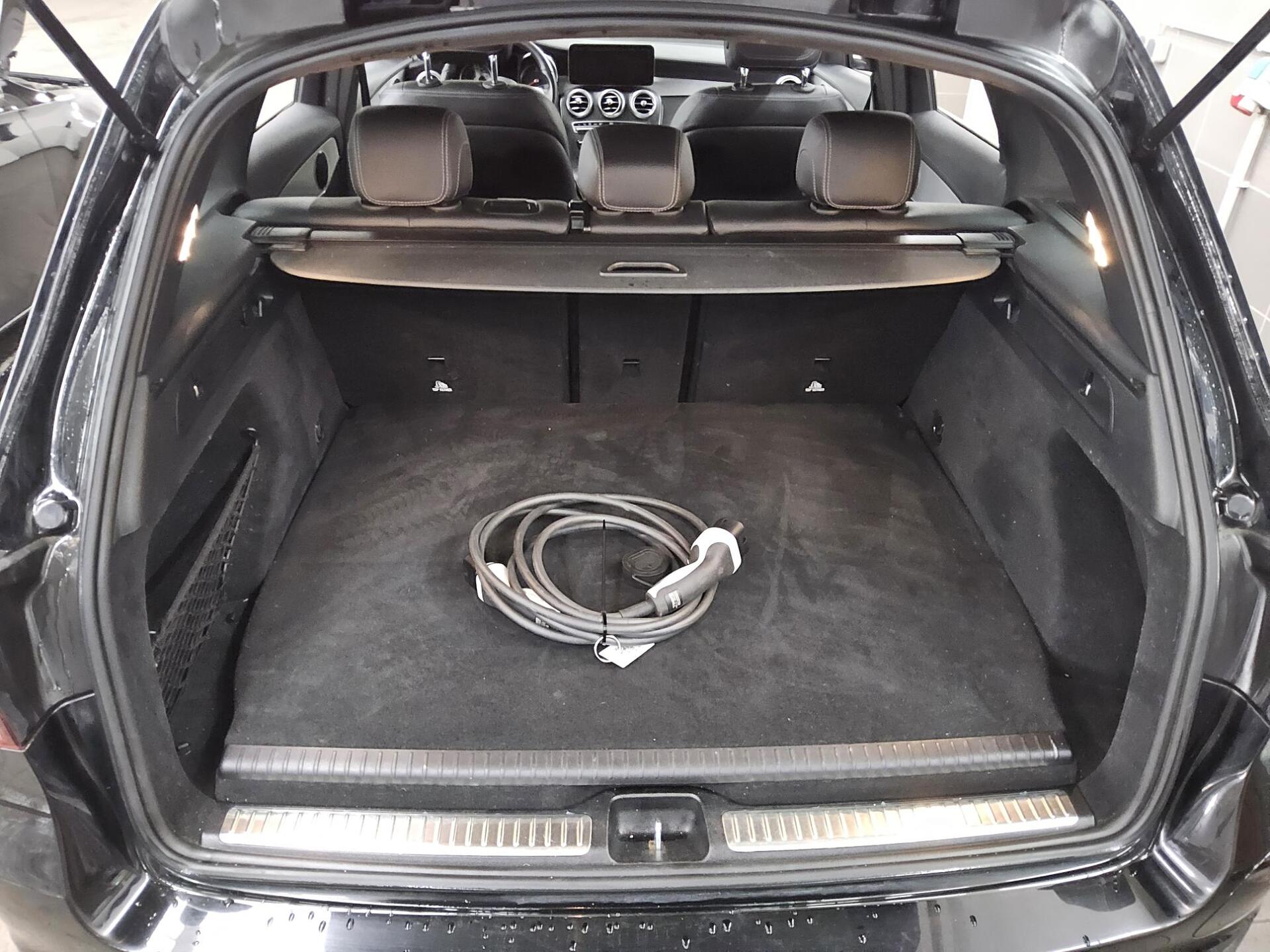 Mercedes-Benz GLC 300 de 4M T-Leder Navi LED AHK 11