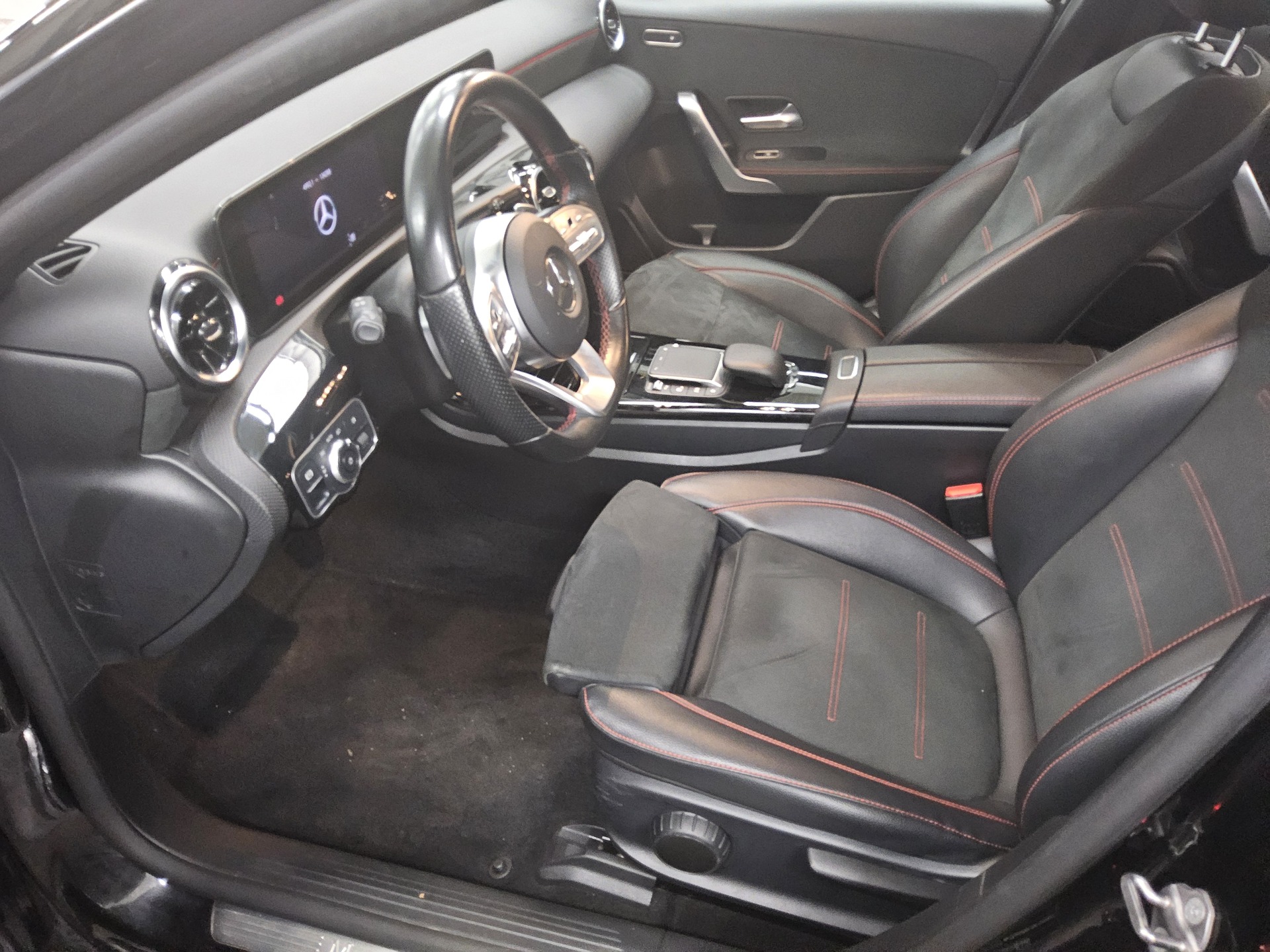 Mercedes-Benz A 200 d AMG-Line Navi LED Kamera MBUX+ 9