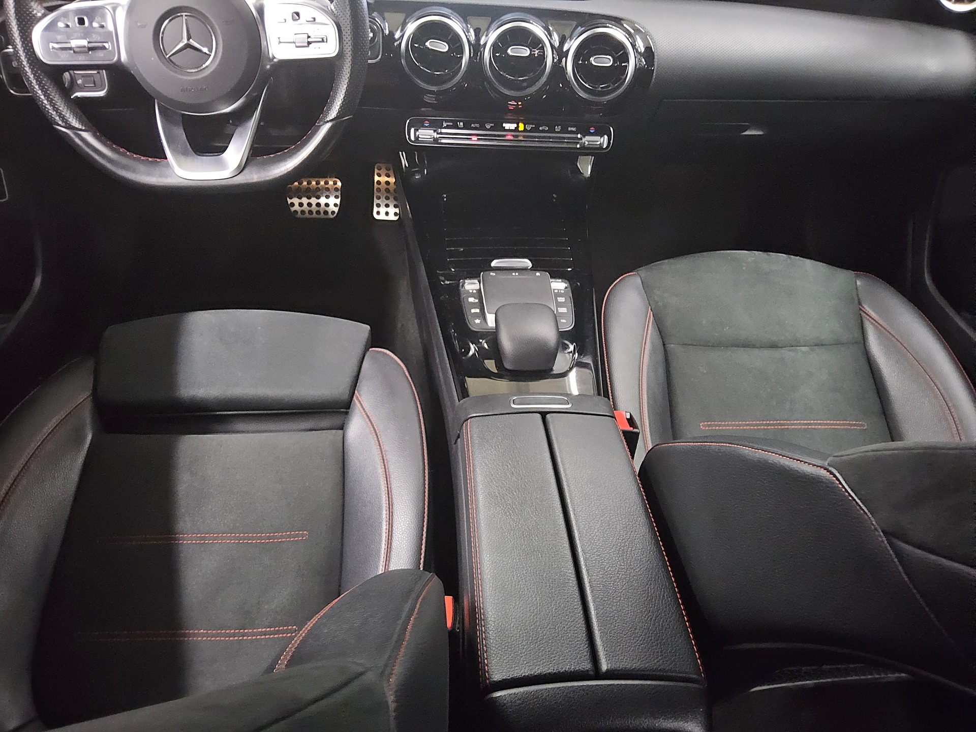 Mercedes-Benz A 200 d AMG-Line Navi LED Kamera MBUX+ 6