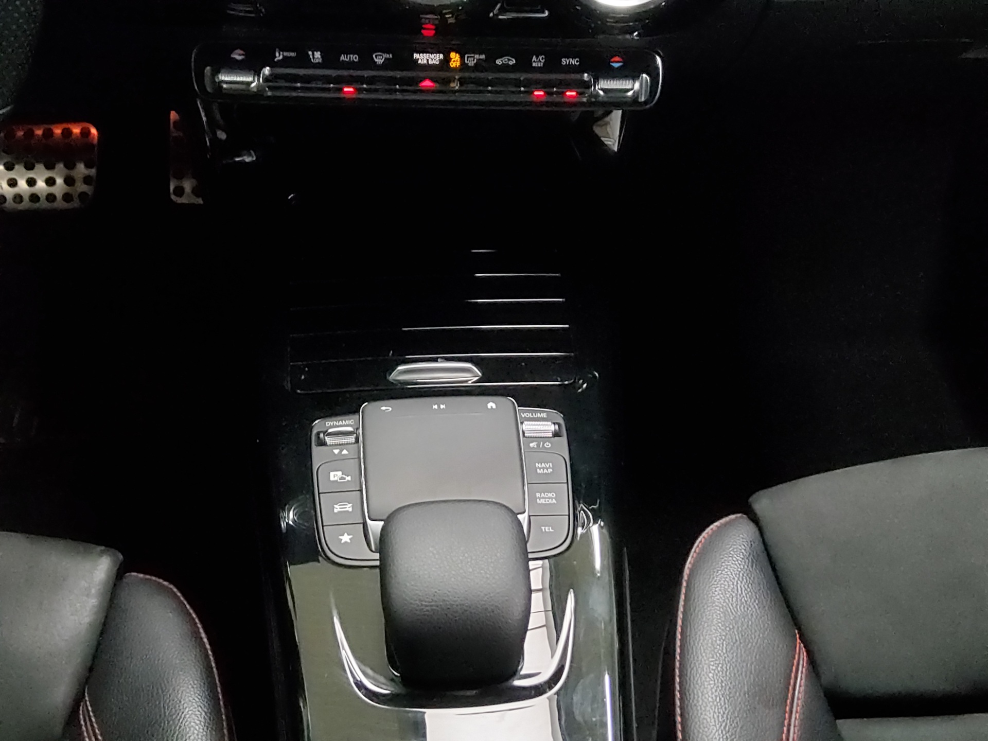 Mercedes-Benz A 200 d AMG-Line Leder Navi LED Distronic+ AHK 6