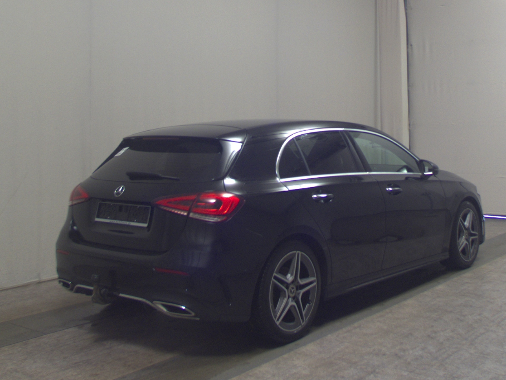 Mercedes-Benz A 200 d AMG-Line Leder Navi LED Distronic+ AHK 4