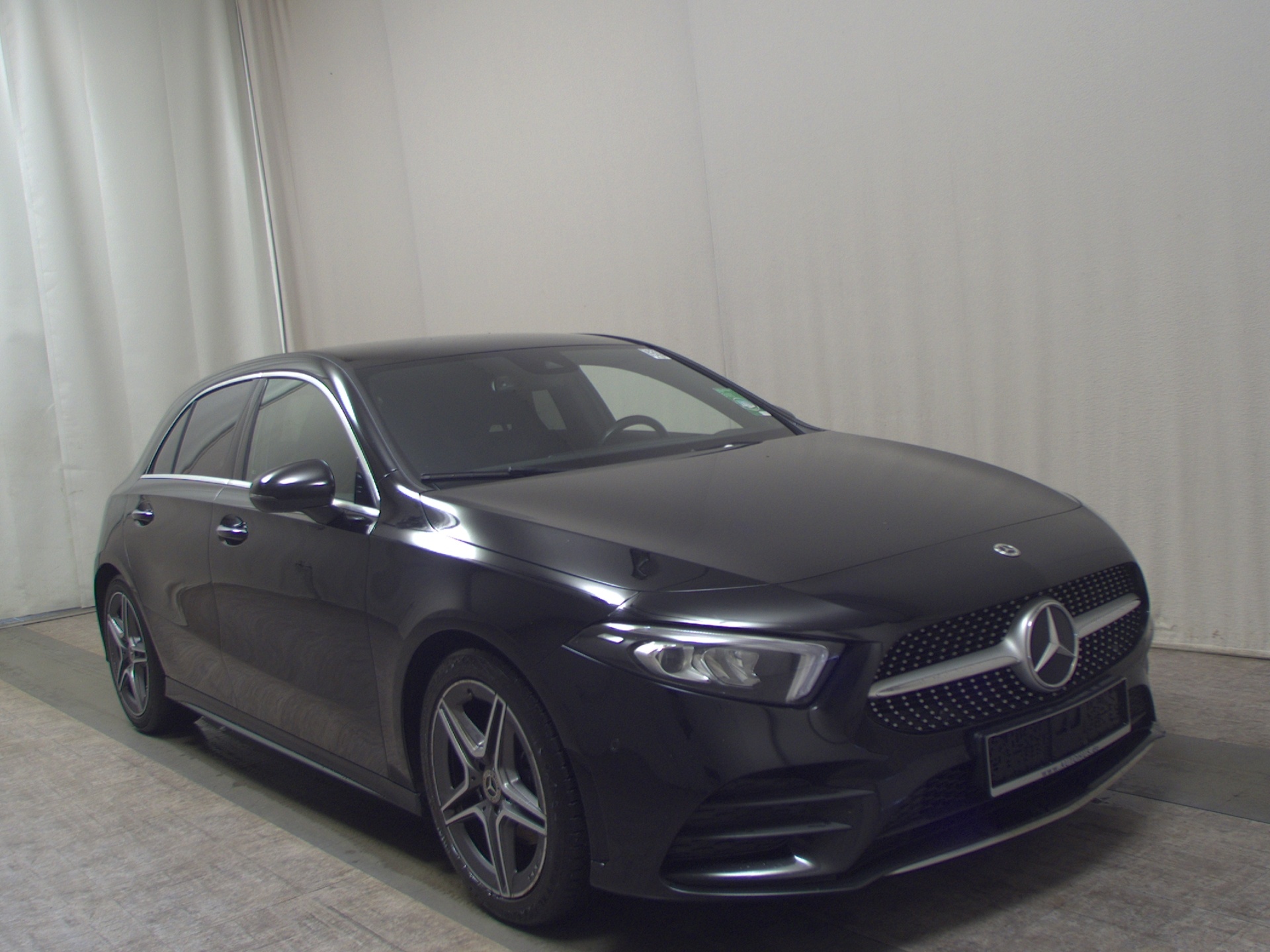 Mercedes-Benz A 200 d AMG-Line Leder Navi LED Distronic+ AHK 3