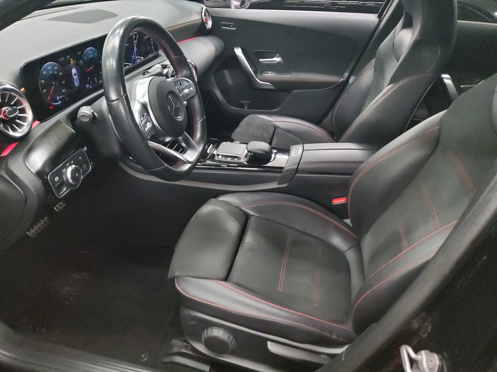 Mercedes-Benz A 200 d AMG-Line Leder Navi LED Distronic+ AHK 9