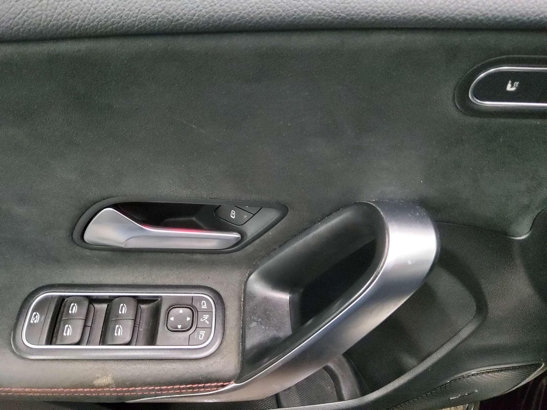 Mercedes-Benz A 200 d AMG-Line Leder Navi LED Distronic+ AHK 10