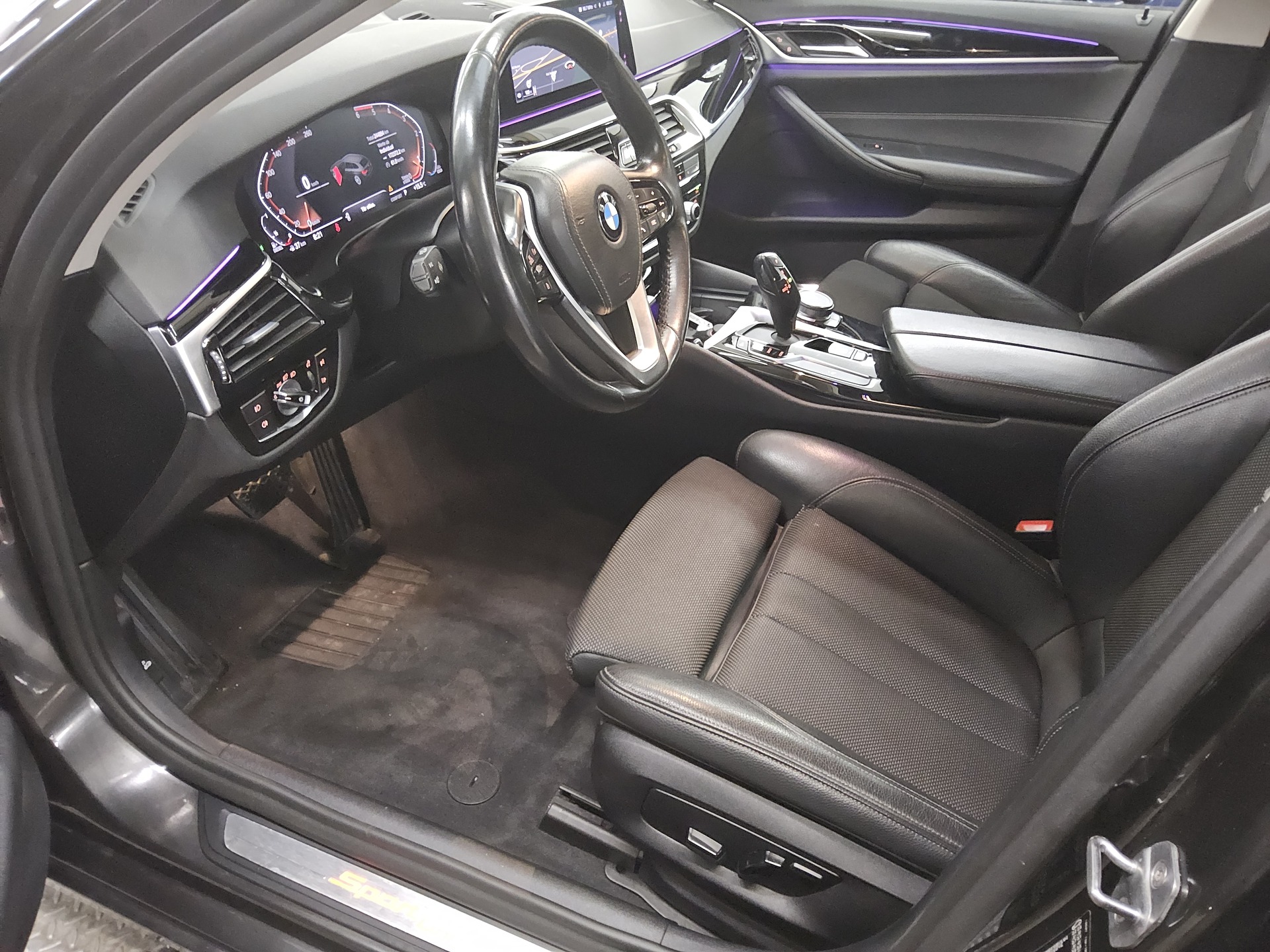 BMW 520dA Touring Sport-Line T-Leder Navi LC Pro AHK 8