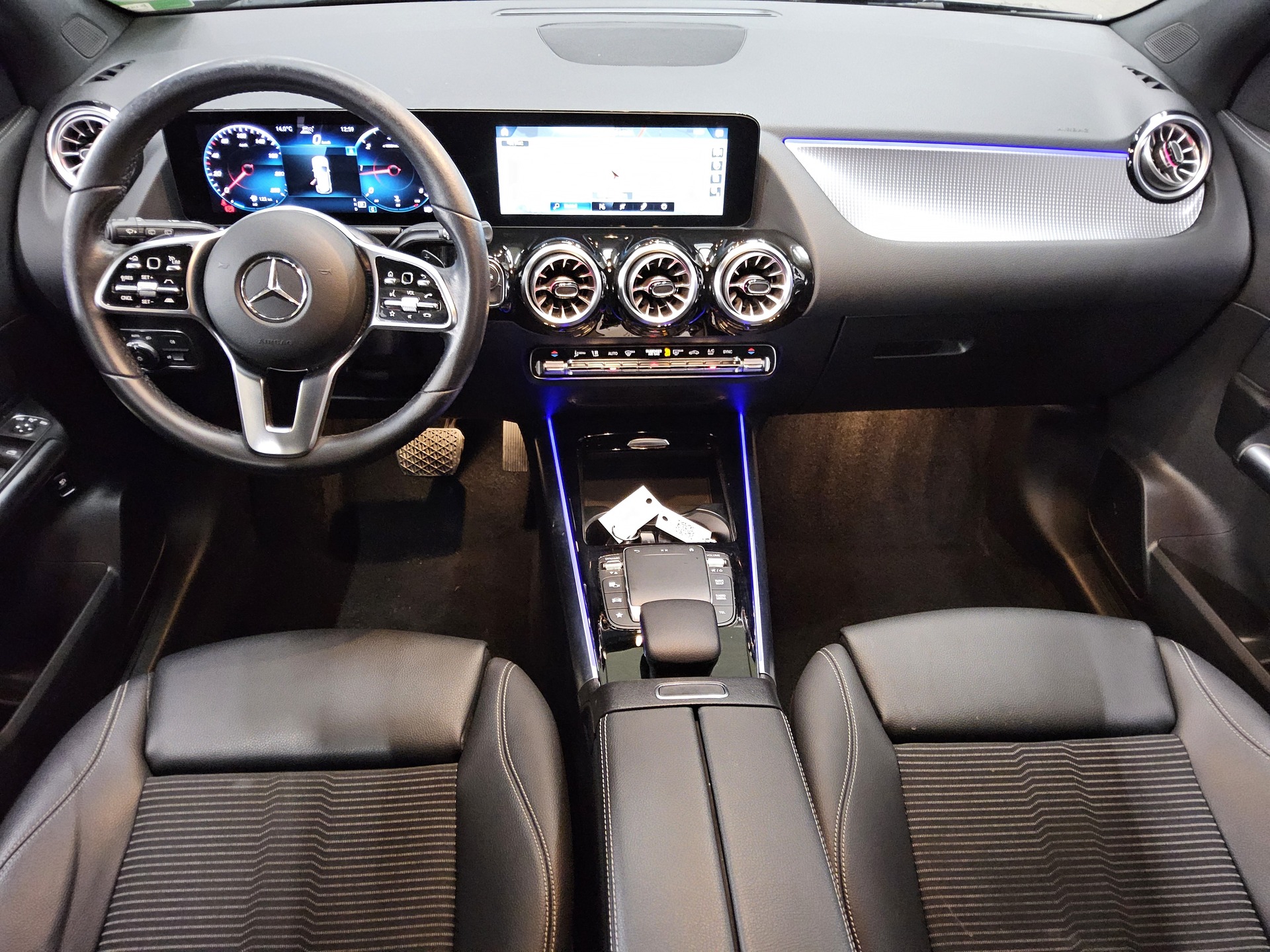 Mercedes-Benz GLA 220 d 4M Progressive Navi LED RfK Pano Sound 5