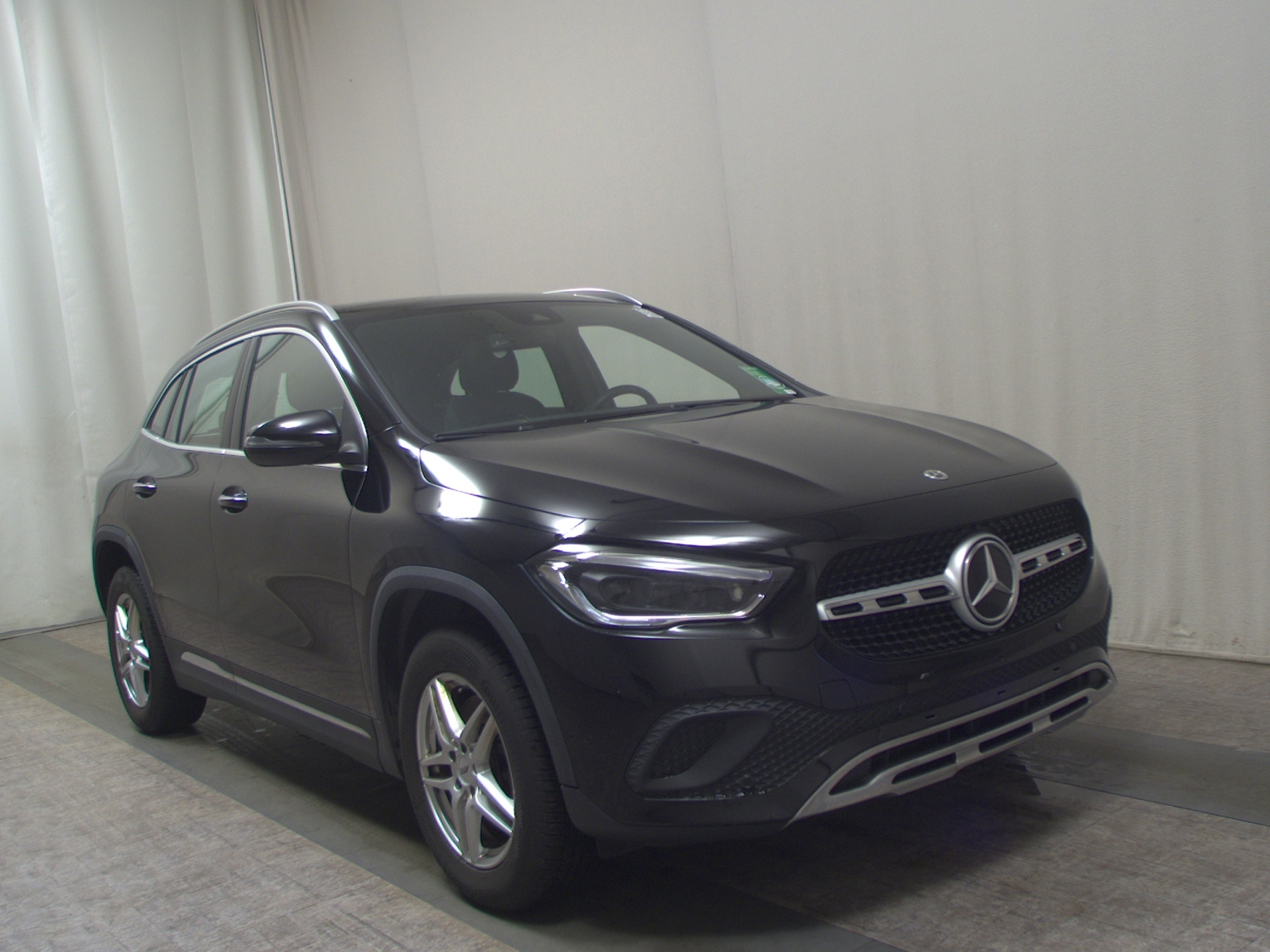 Mercedes-Benz GLA 220 d 4M Progressive Navi LED RfK Pano Sound 3