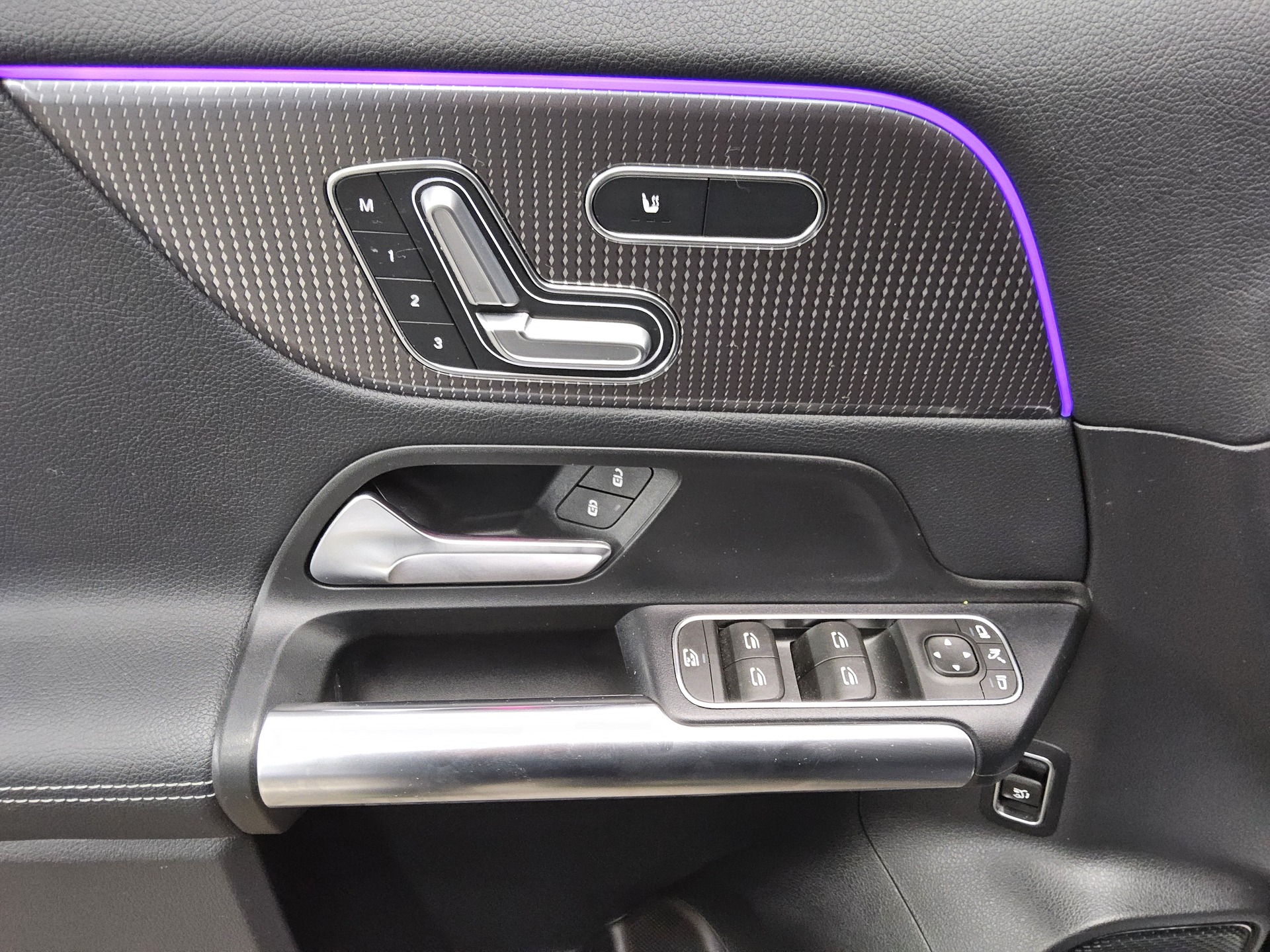 Mercedes-Benz GLA 220 d 4M Progressive Navi LED RfK Pano Sound 10