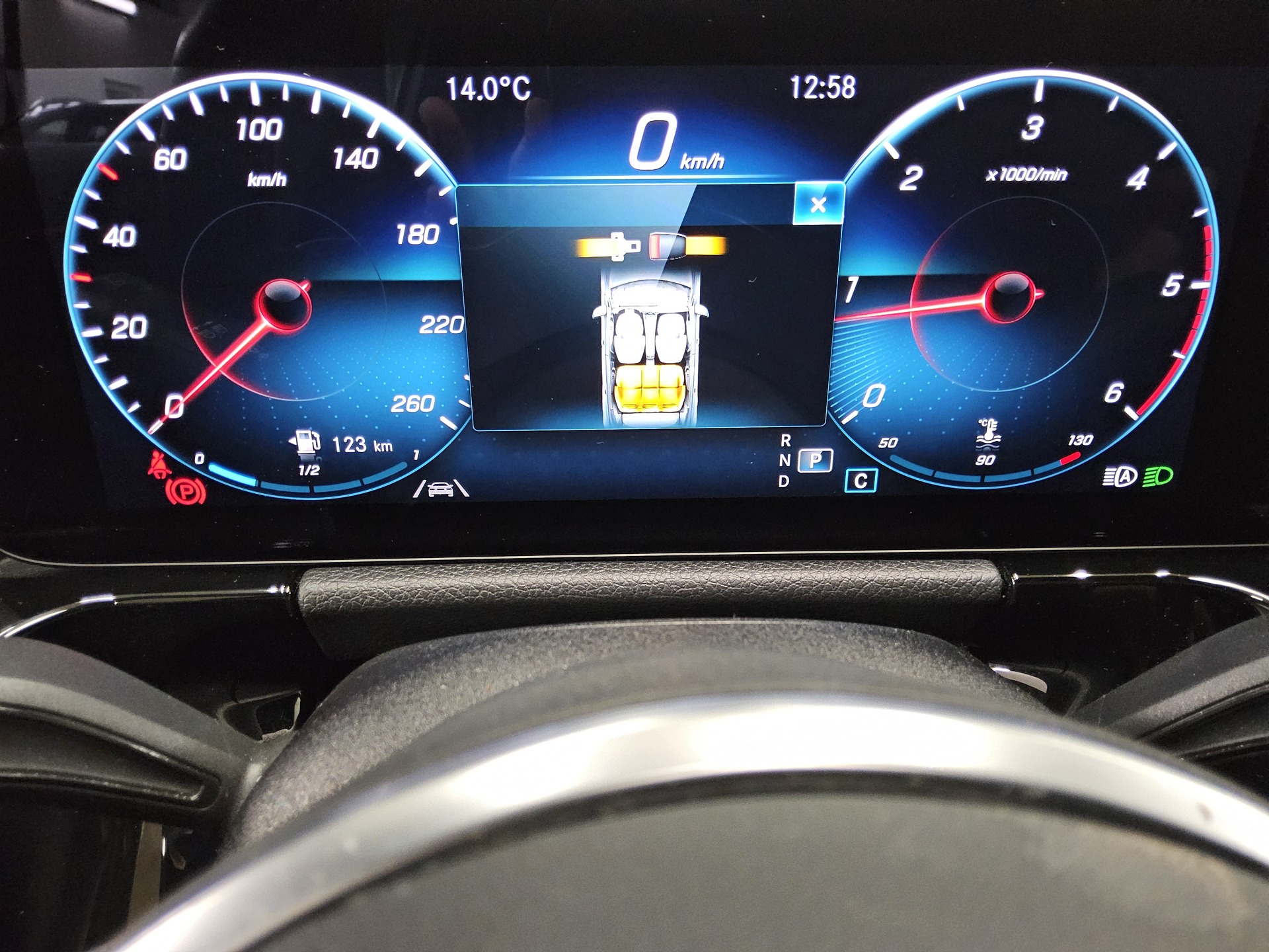 Mercedes-Benz GLA 220 d 4M Progressive Navi LED RfK Pano Sound 8