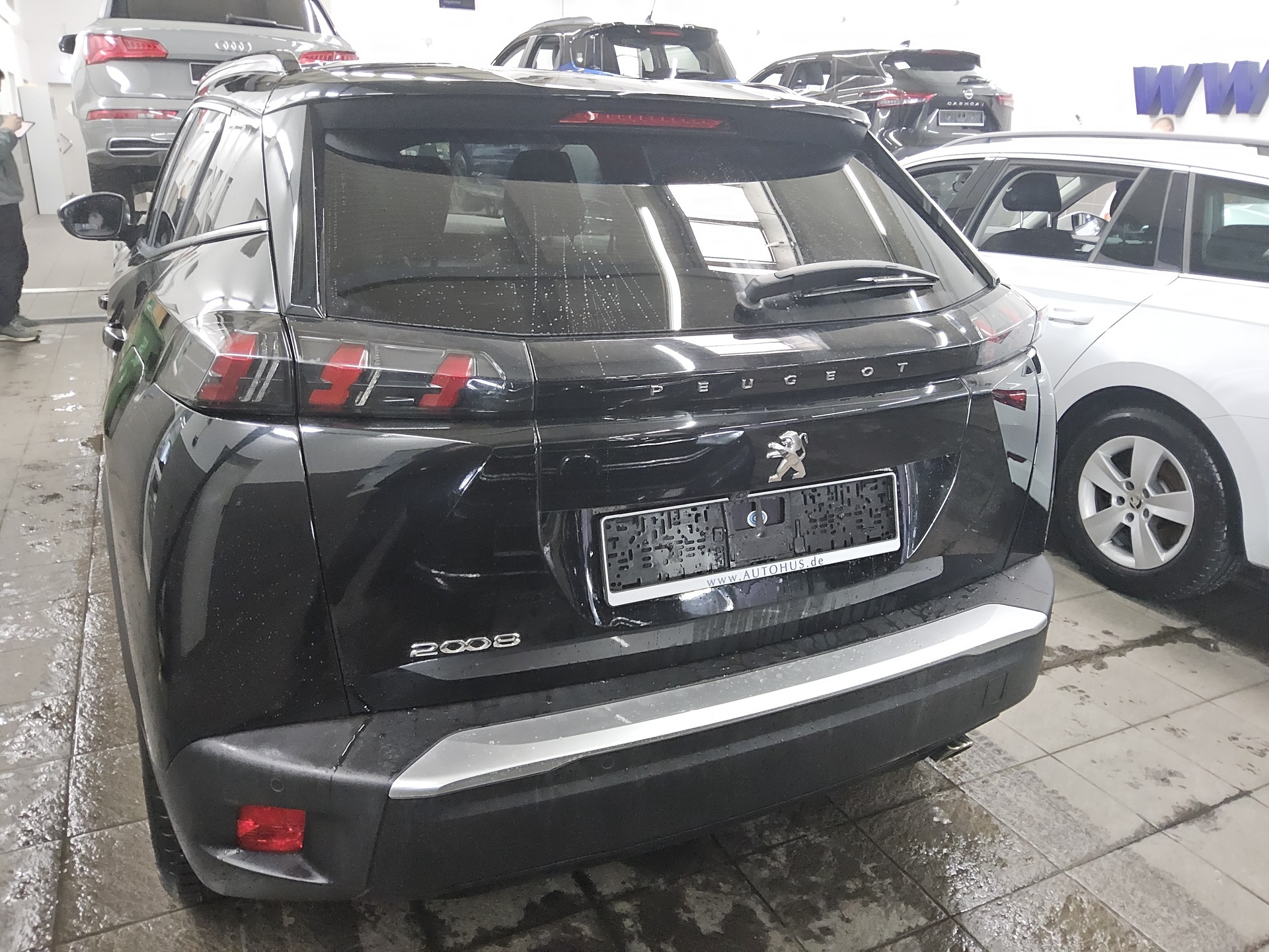 Peugeot 2008 1.5 BlueHDi 130 Allure LED Ahk Keyless 12