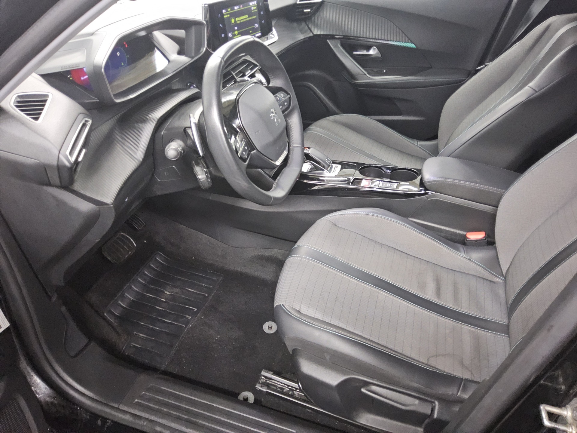 Peugeot 2008 1.5 BlueHDi 130 Allure LED Ahk Keyless 8