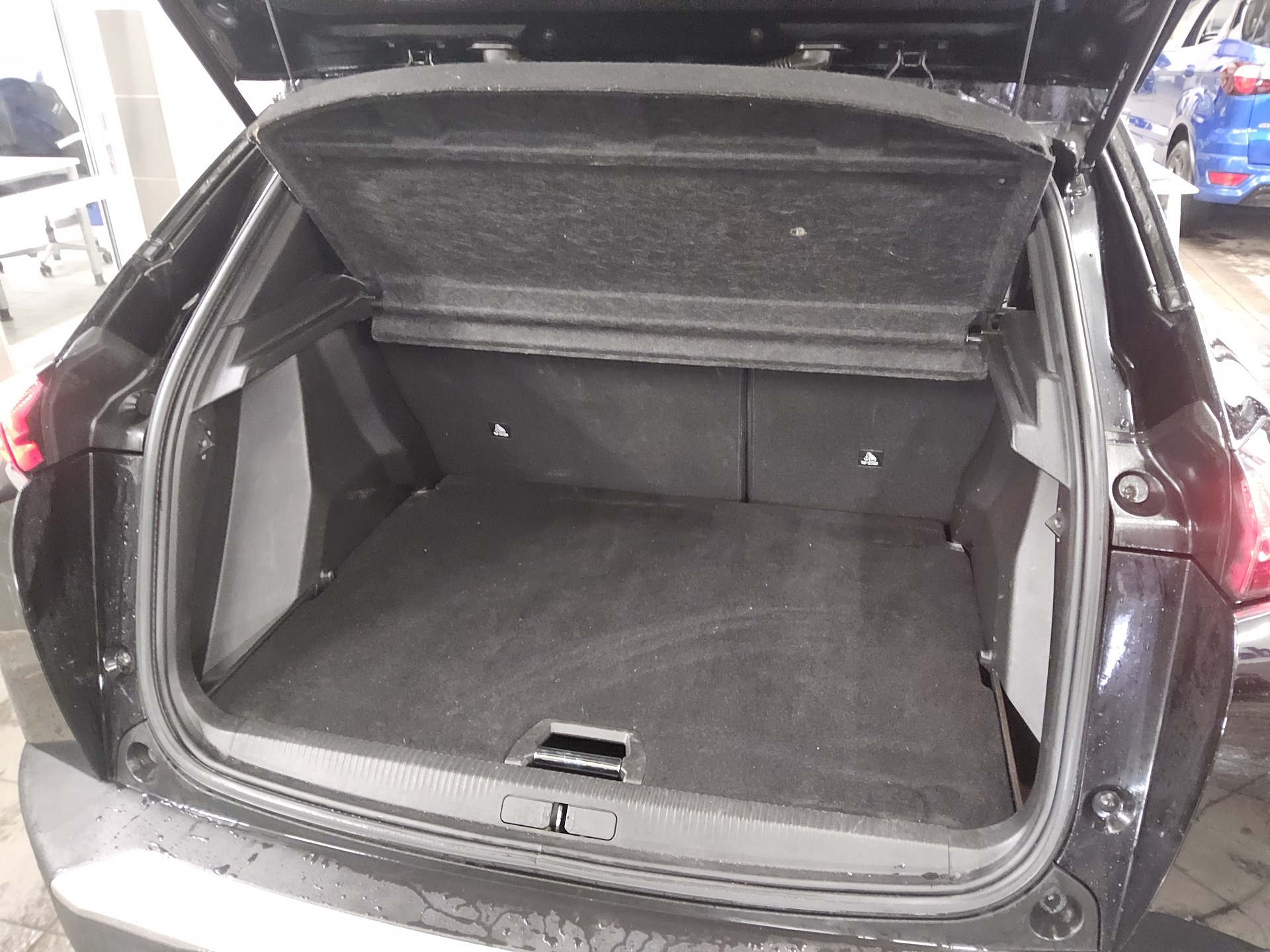 Peugeot 2008 1.5 BlueHDi 130 Allure LED Ahk Keyless 11