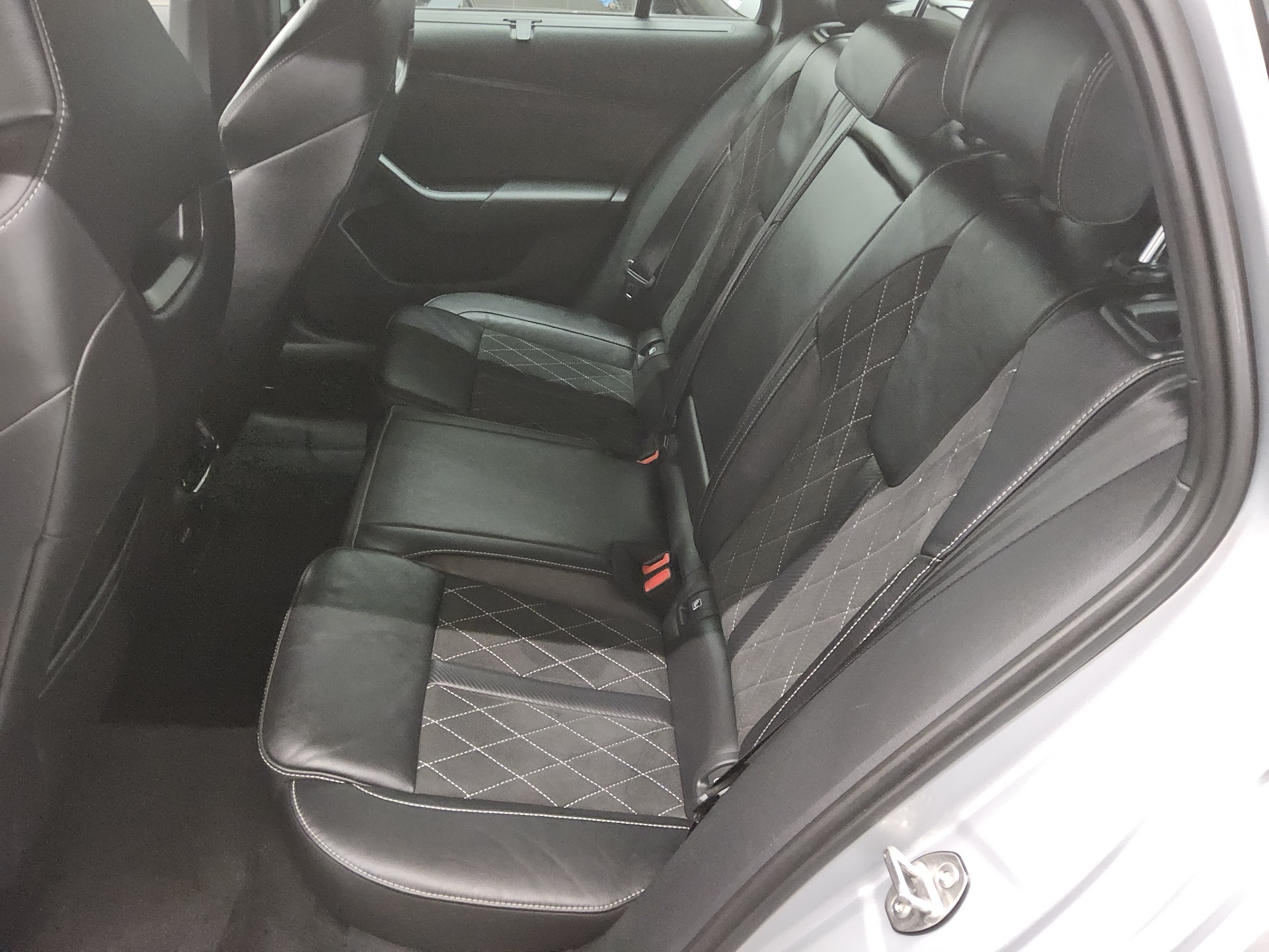 Skoda Octavia Kombi 2.0 TDI RS Plus Navi Matrix vc HuD 13