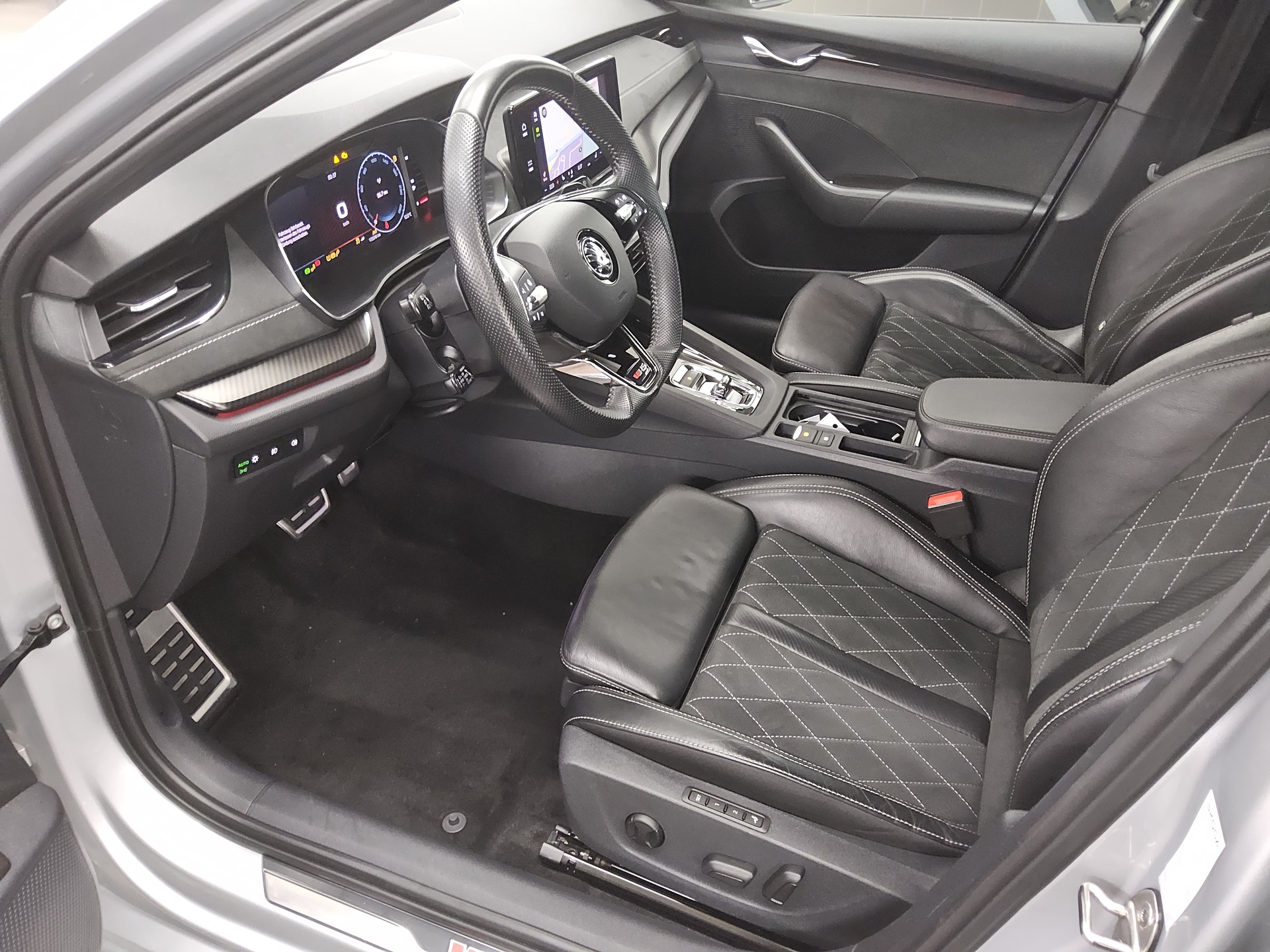 Skoda Octavia Kombi 2.0 TDI RS Plus Navi Matrix vc HuD 8