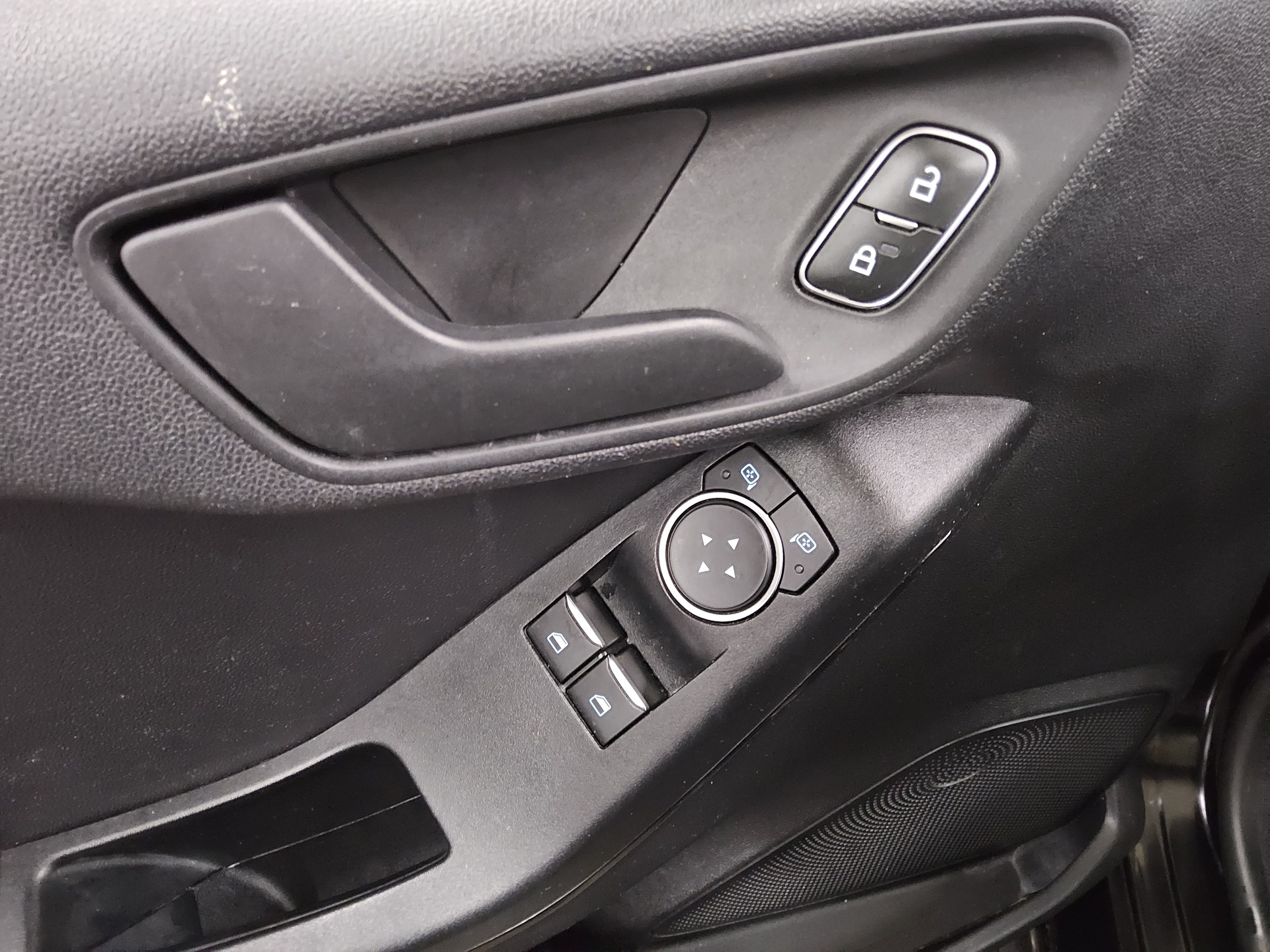 Ford Fiesta 1.0 EB Cool&Connect Navi LED Tempomat PDC 9