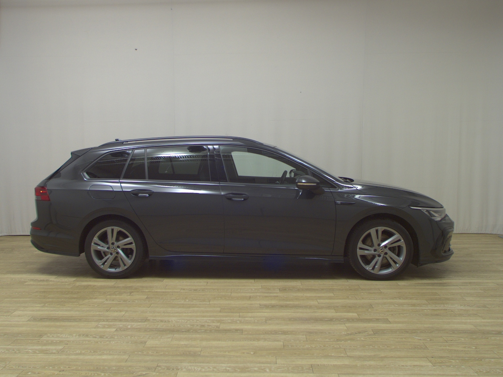 Volkswagen Golf-8 Var. 2.0 TDI R-Line Navi LED DC Pano H/K