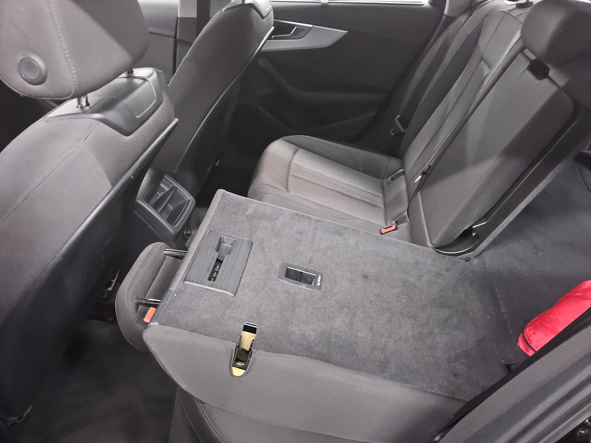 Audi A4 Avant 2.0 TDI Navi Plus LED SHZ PDC Tempomat 12