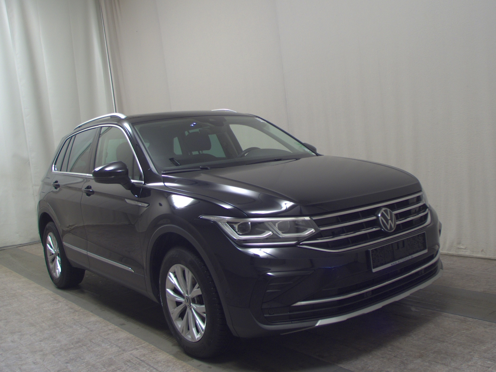 Volkswagen Tiguan 2.0 TDI Elegance Navi Pano AID Matrix RFK 3