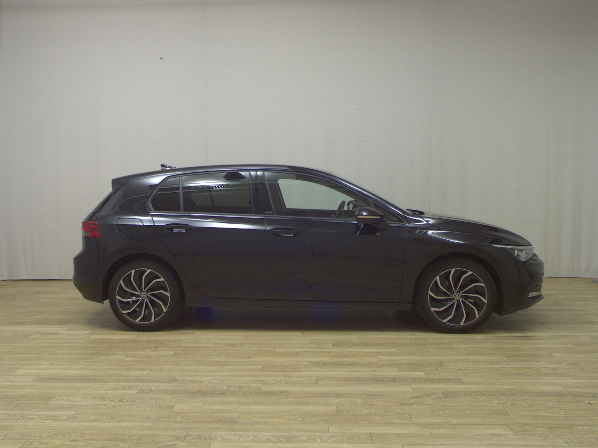 Volkswagen Golf-8 1.5 TSI Active Navi LED+ DC RFK ACC