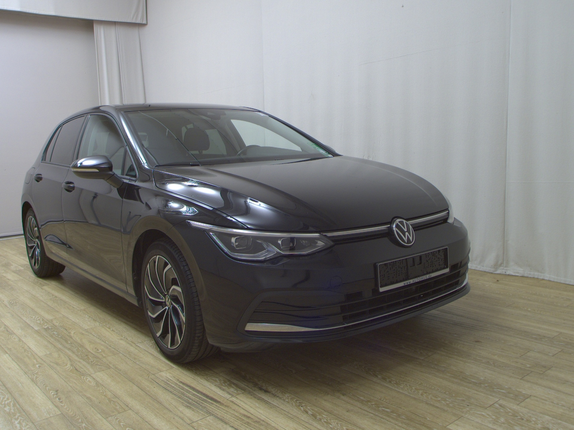 Volkswagen Golf-8 1.5 TSI Active Navi LED+ DC RFK ACC 3