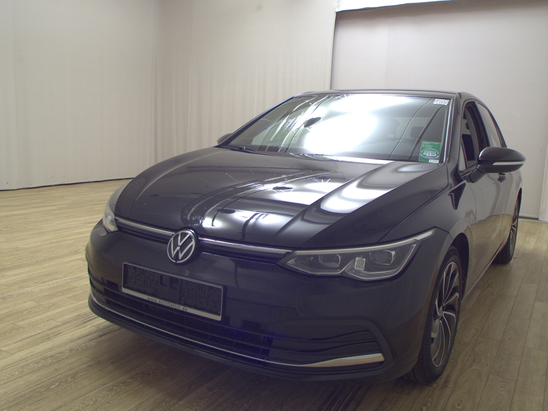 Volkswagen Golf-8 1.5 TSI Active Navi LED+ DC RFK ACC 2