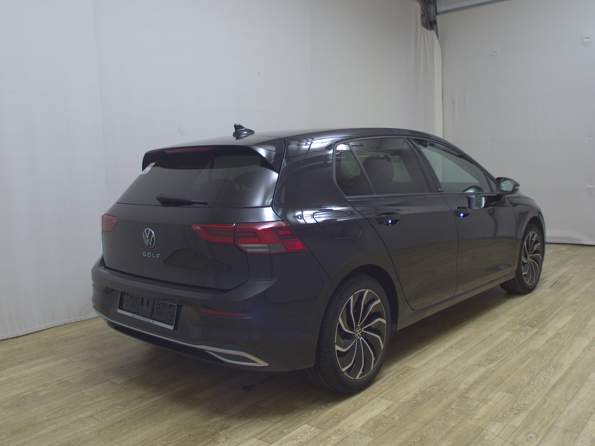 Volkswagen Golf-8 1.5 TSI Active Navi LED+ DC RFK ACC 4