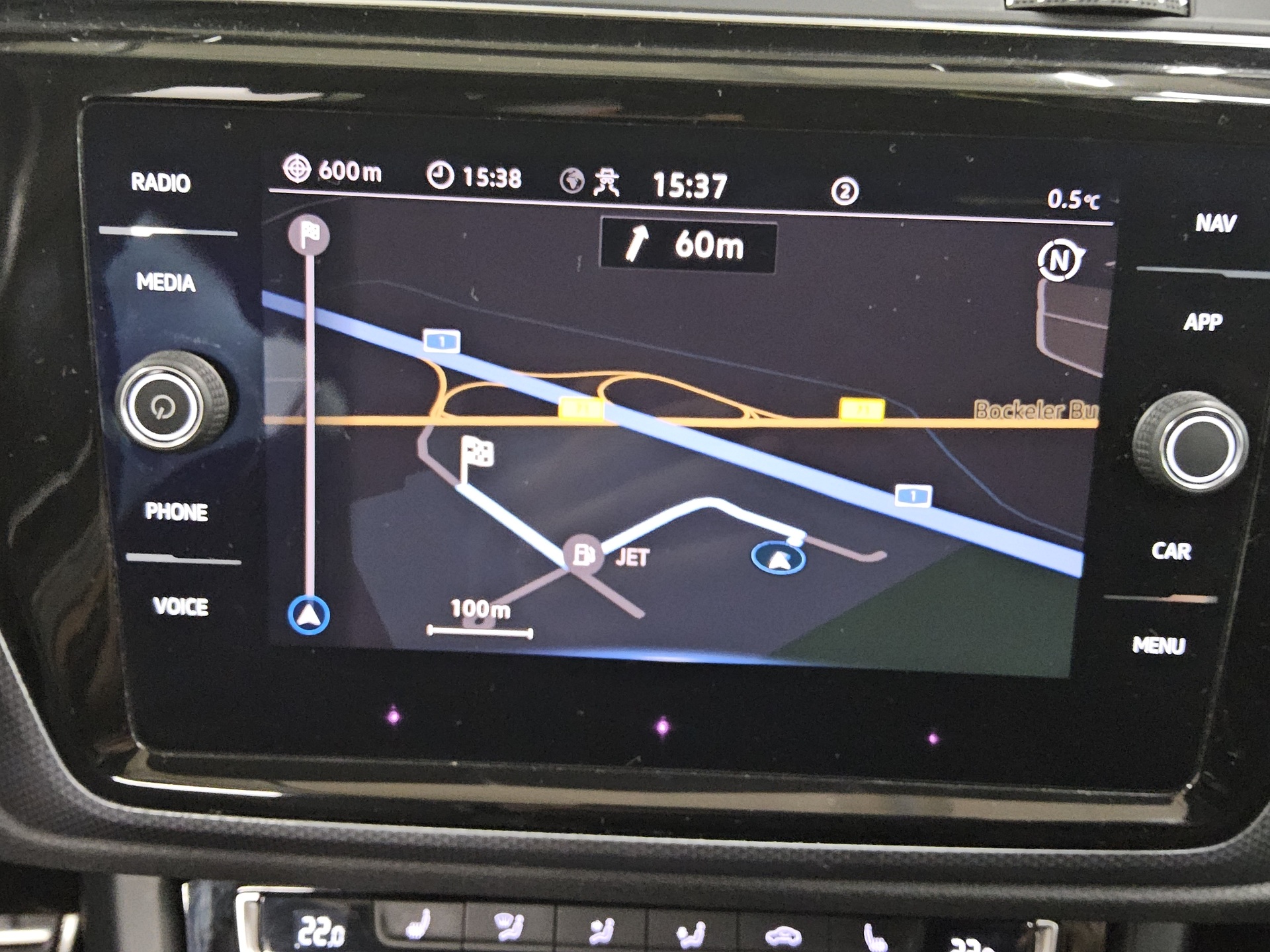 Volkswagen Touran 1.5 TSI Active 7-Sitze Navi LED Pano RFK 7