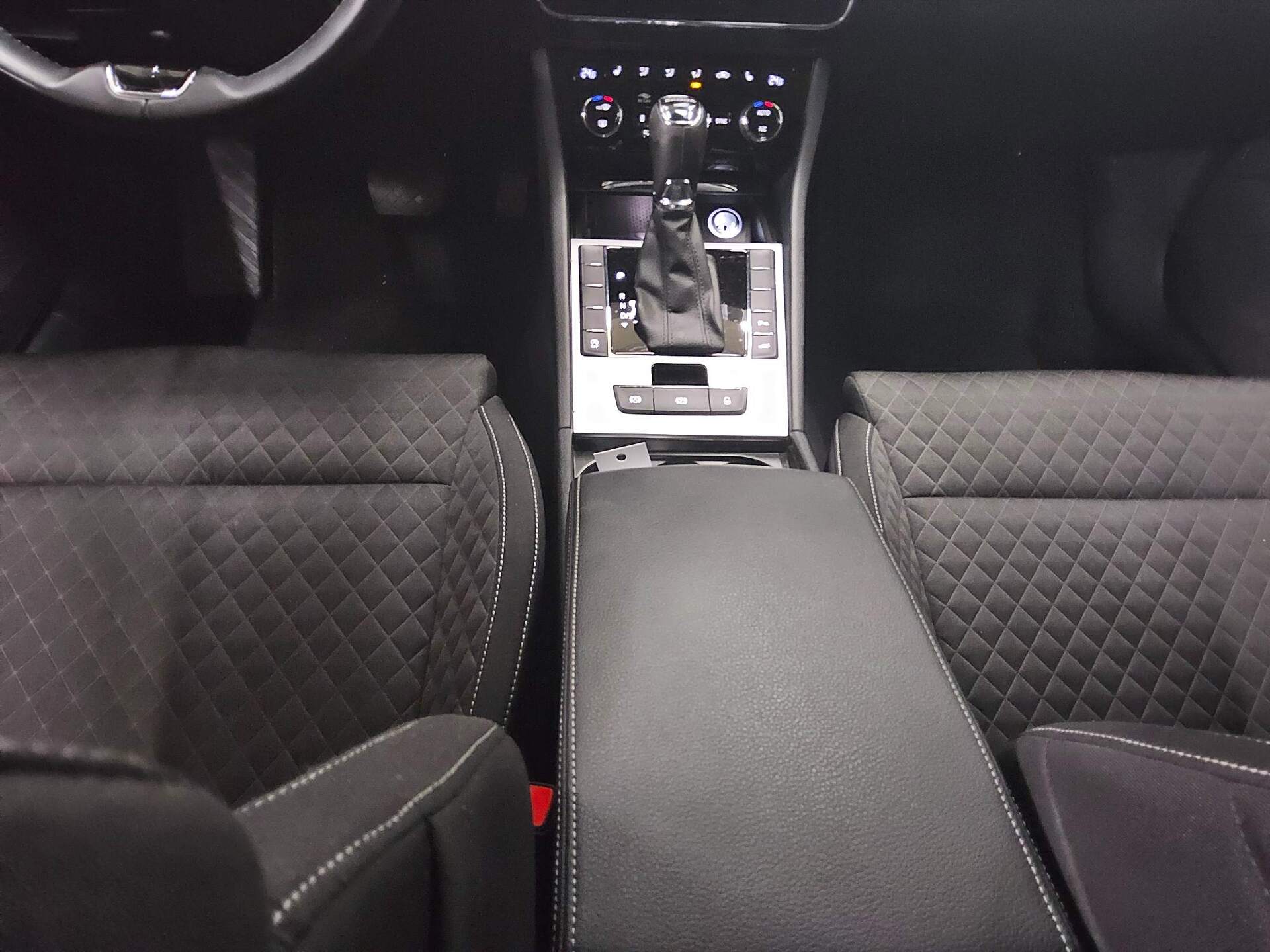 Skoda Superb Kombi 2.0 TDI Ambition Navi LED AID StHzg 6