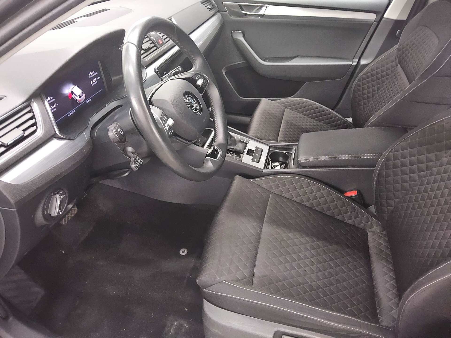 Skoda Superb Kombi 2.0 TDI Ambition Navi LED AID StHzg 9