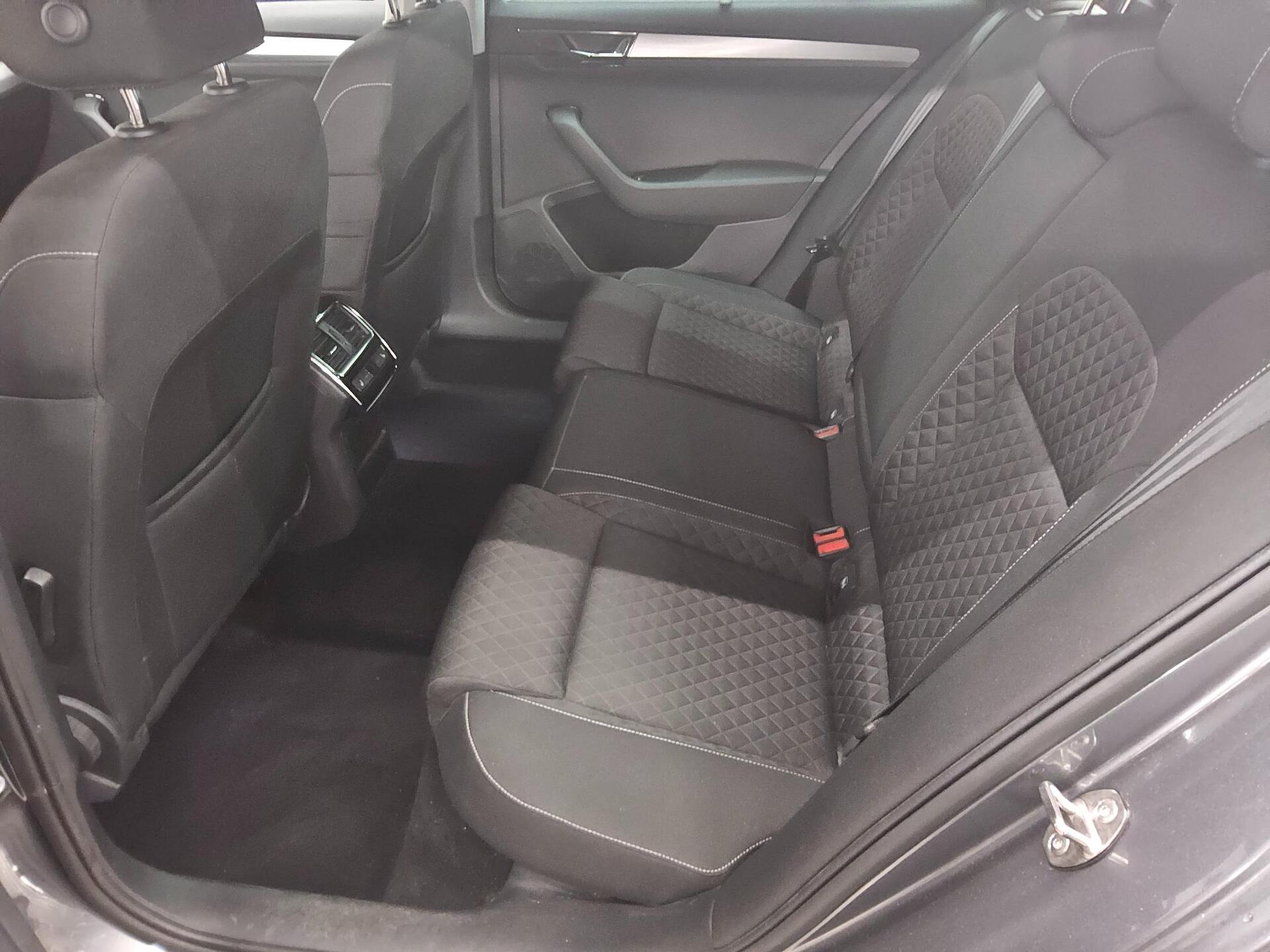 Skoda Superb Kombi 2.0 TDI Ambition Navi LED AID StHzg 13