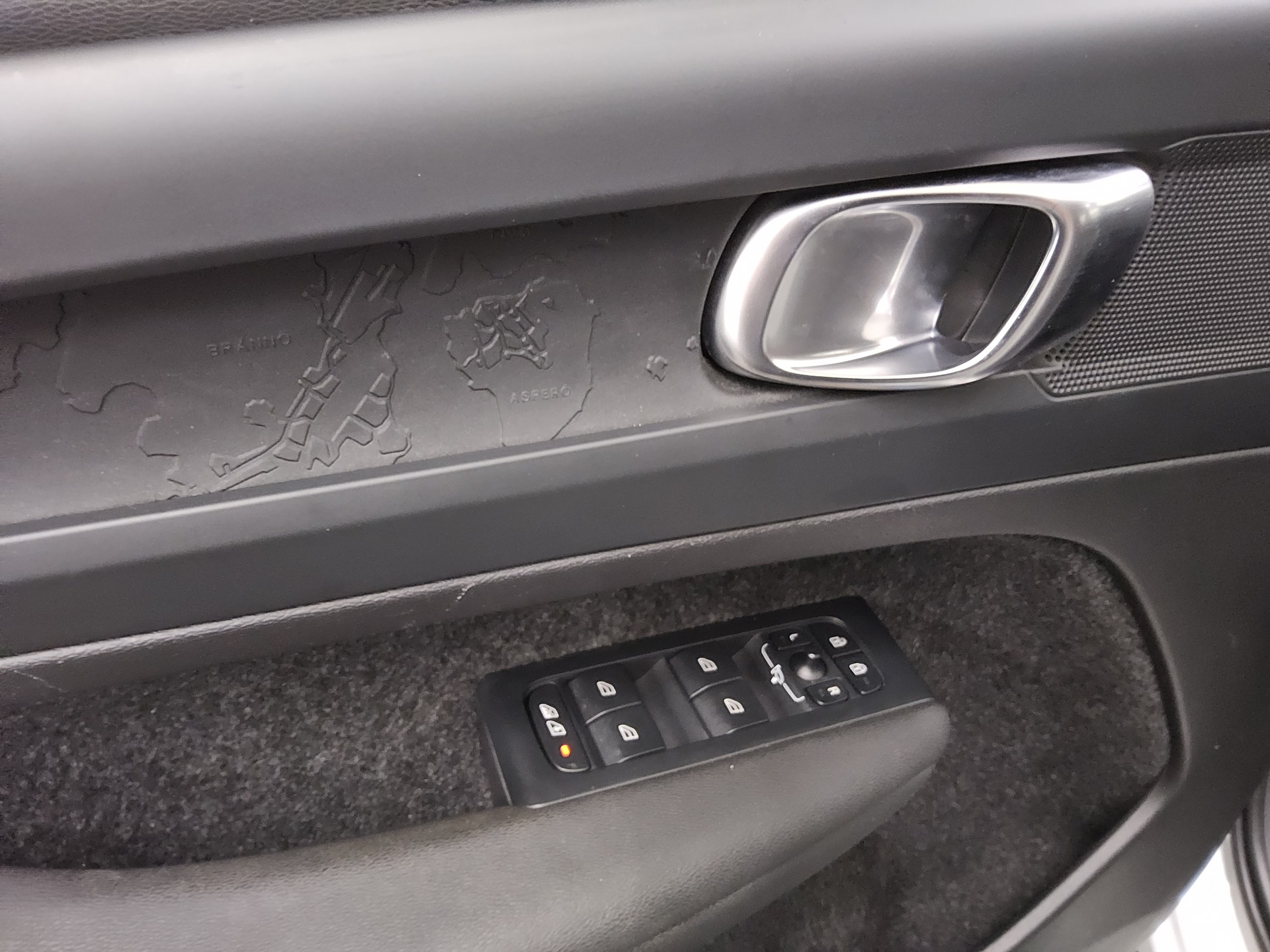 Volvo C40 Core Navi LED Pano RfK PDC BT Tempomat 10