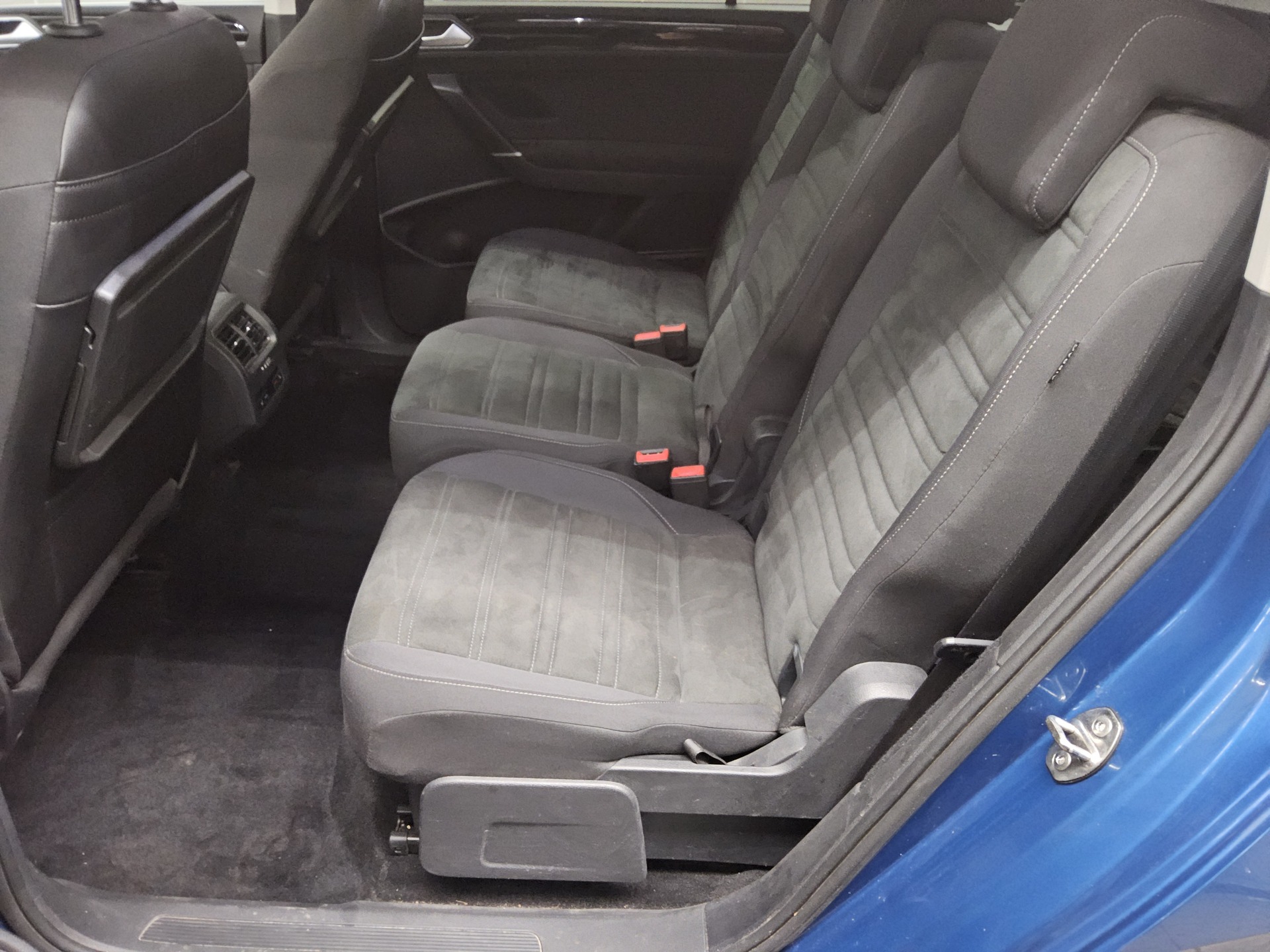 Volkswagen Touran 2.0 TDI Highline Navi LED Pano Ahk RFK 13