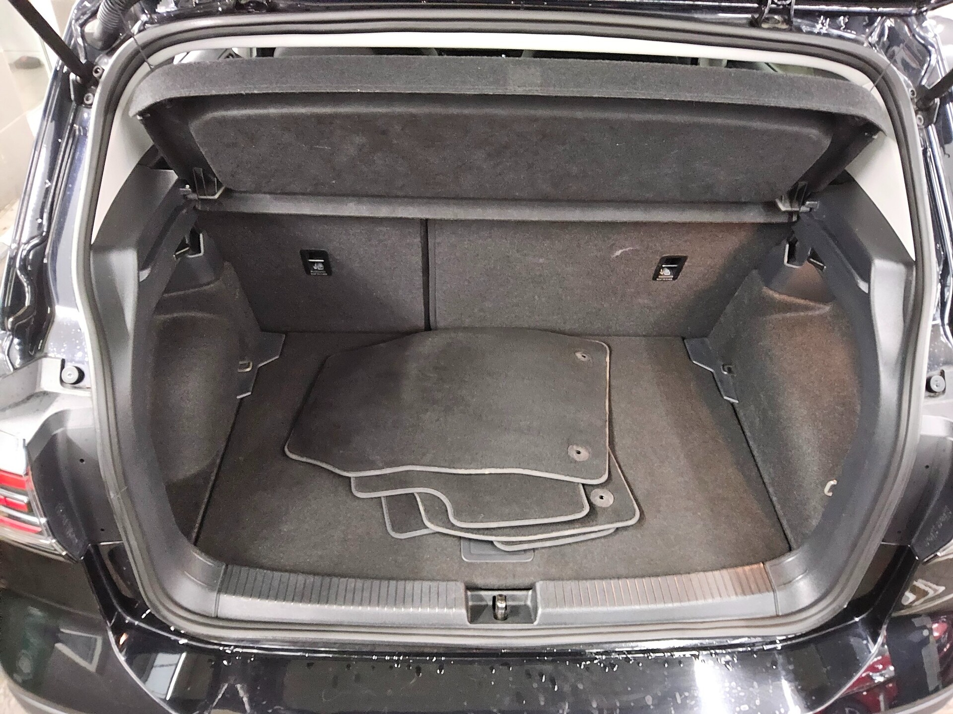 Volkswagen T-Cross 1.0 TSI Life Navi DC LED ACC PDC Shz 12