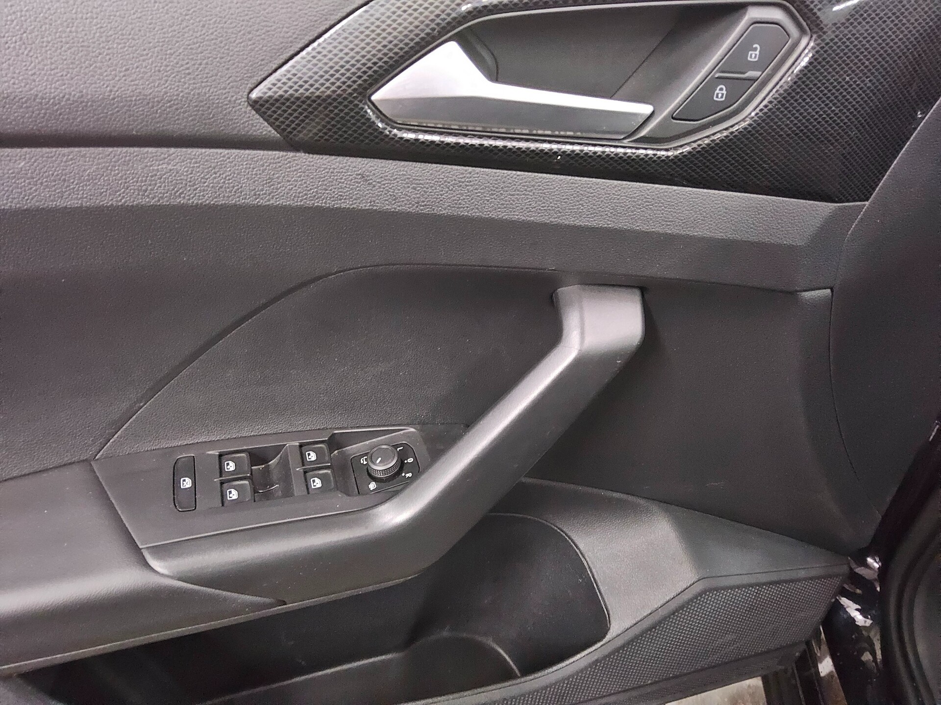 Volkswagen T-Cross 1.0 TSI Life Navi DC LED ACC PDC Shz 10