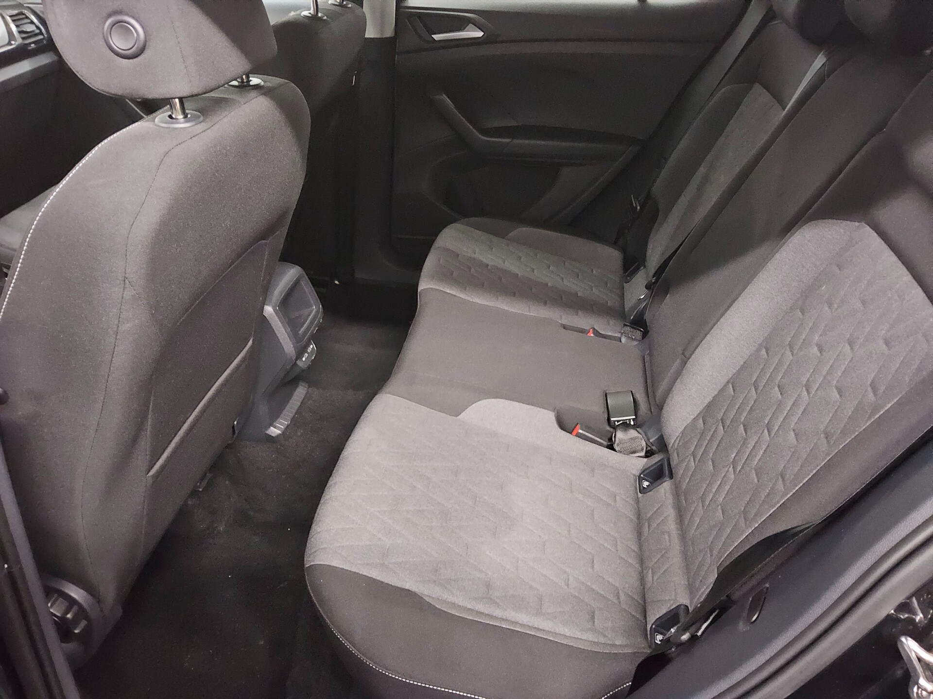 Volkswagen T-Cross 1.0 TSI Life Navi DC LED ACC PDC Shz 13