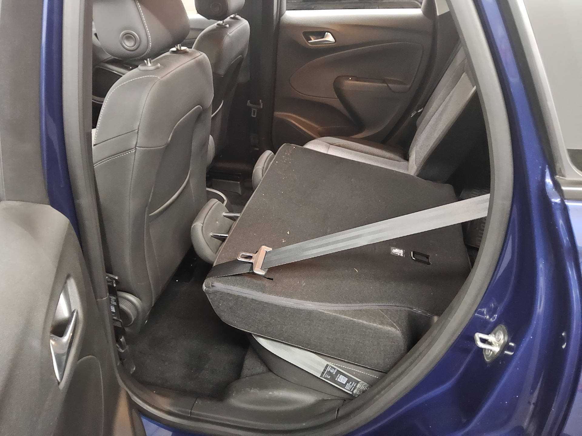 Opel Crossland 1.5 D Elegance T-Leder Navi LED RFK 13