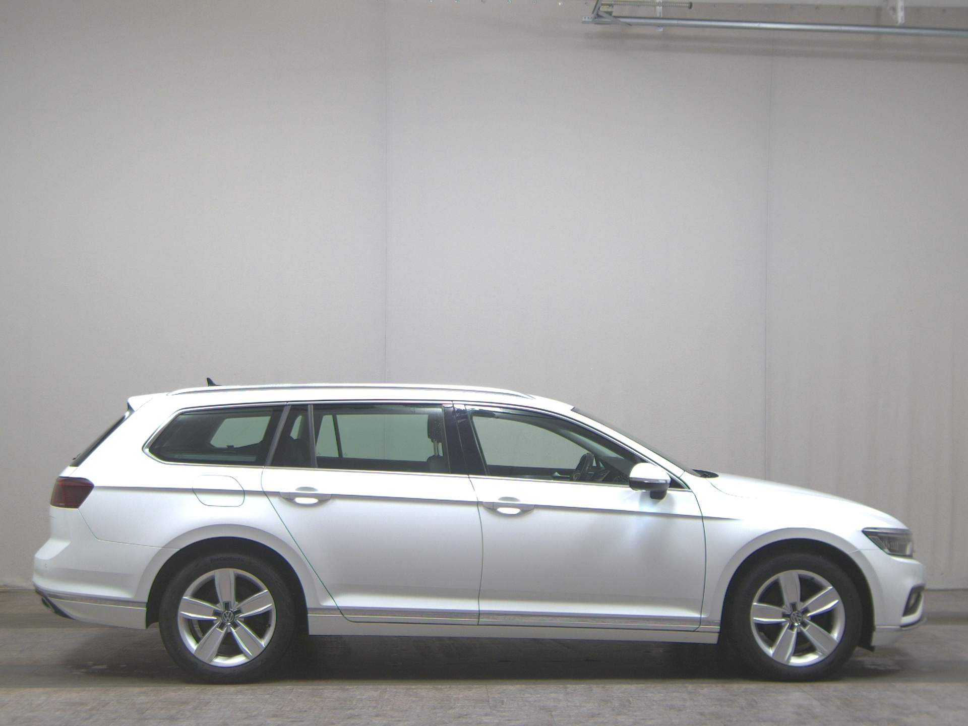Volkswagen Passat Var. 2.0 TDI Elegance Navi Matrix AID RfK