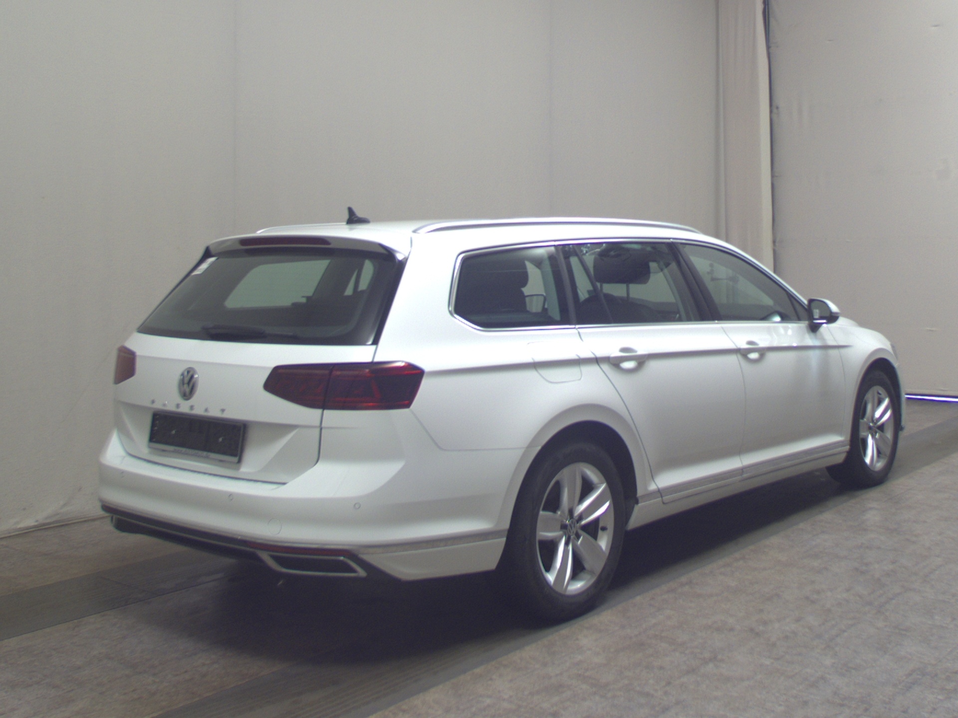 Volkswagen Passat Var. 2.0 TDI Elegance Navi Matrix AID RfK 4