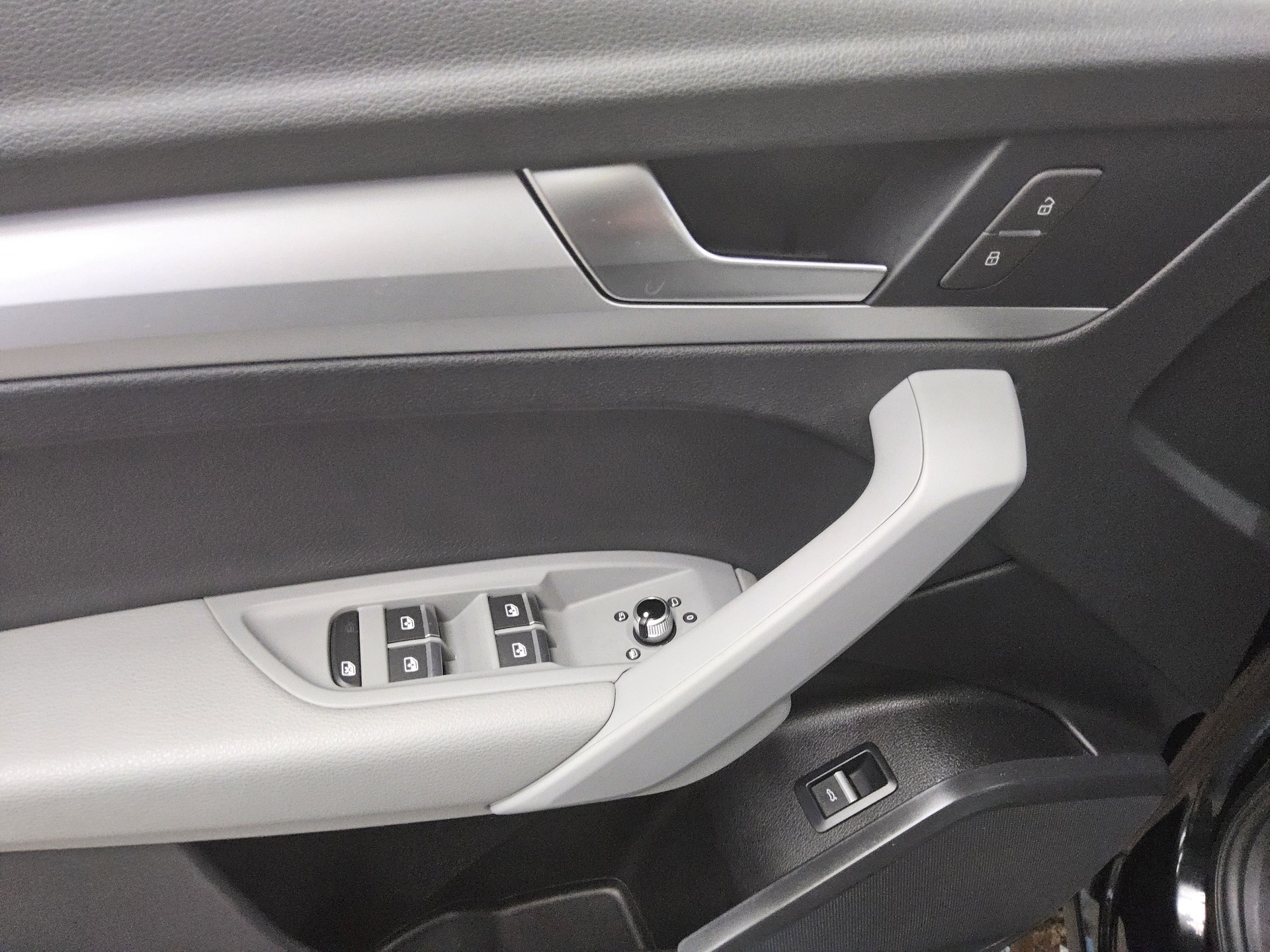 Audi Q5 35 TDI Leder Navi+ Xenon vc LED RFK Ambiente 10