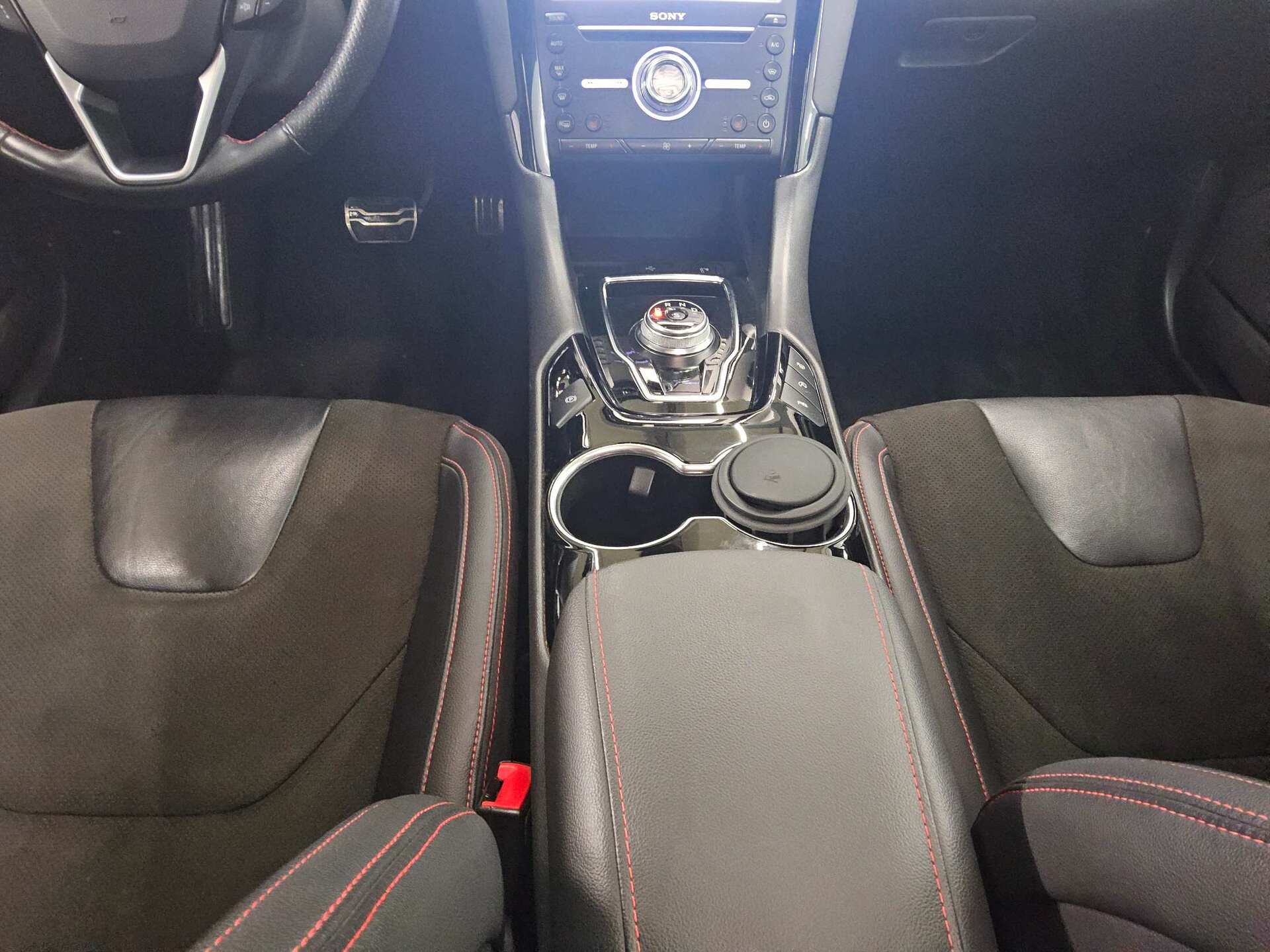 Ford Mondeo 2.0 EB ST-Line Navi LED Shz Pano PDC 6