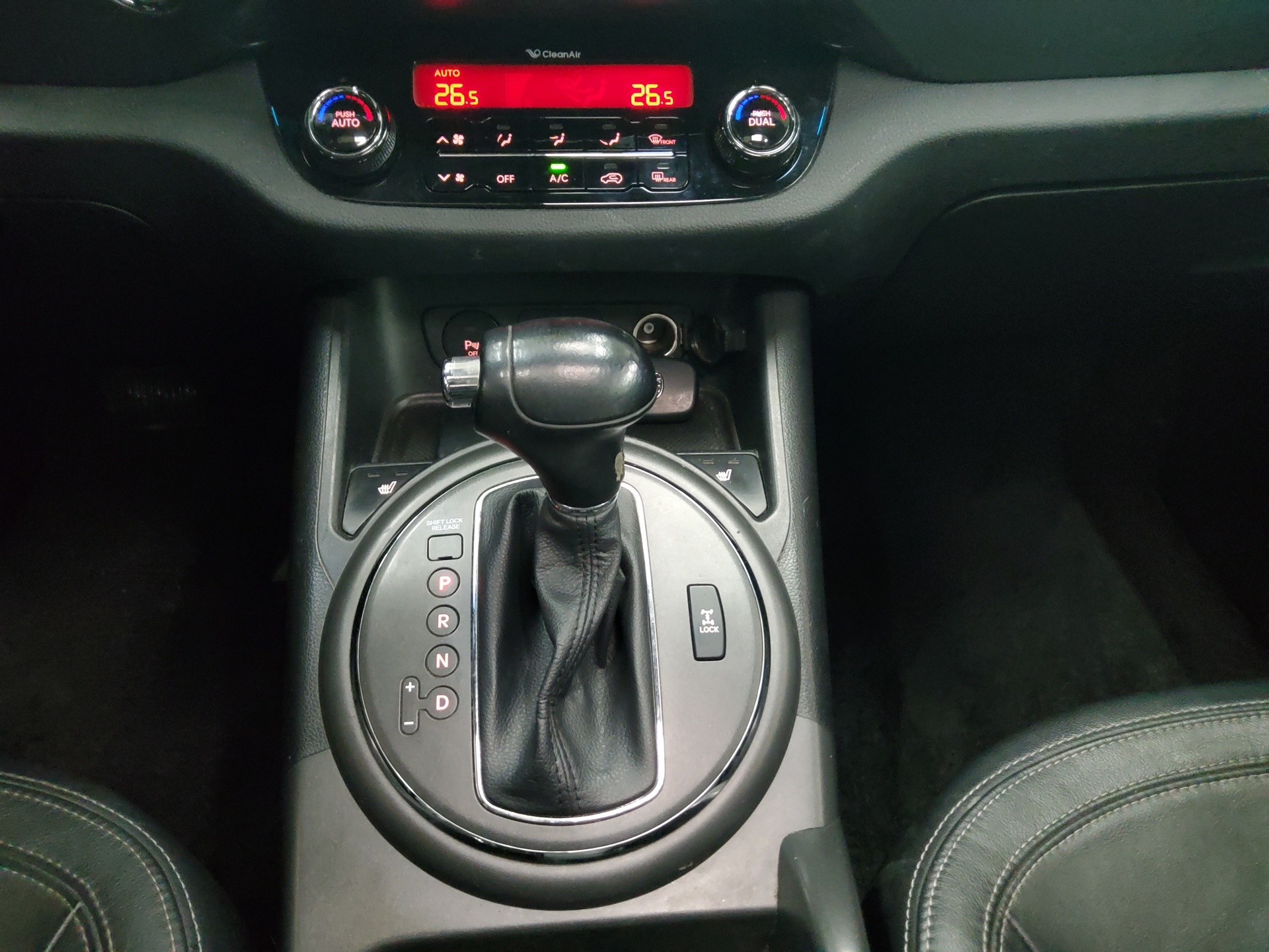 Kia Sportage 2.0 CRDI 4WD Leder AHK Navi GSD RfK Shz 6