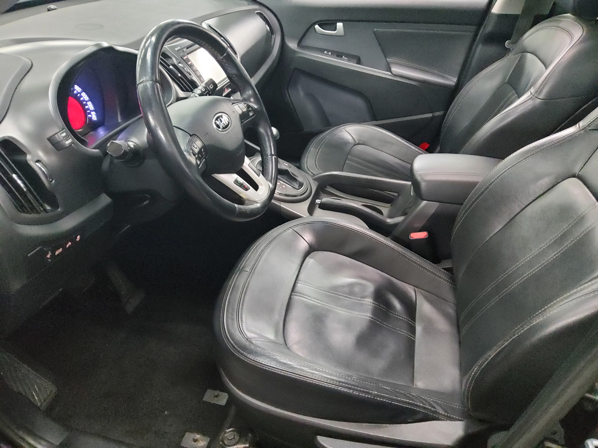 Kia Sportage 2.0 CRDI 4WD Leder AHK Navi GSD RfK Shz 8