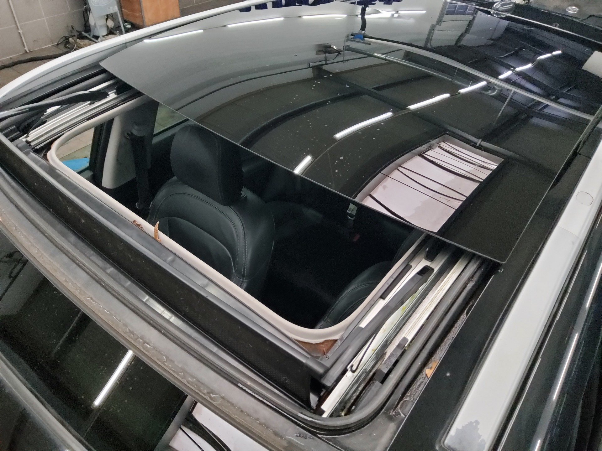 Kia Sportage 2.0 CRDI 4WD Leder AHK Navi GSD RfK Shz 12